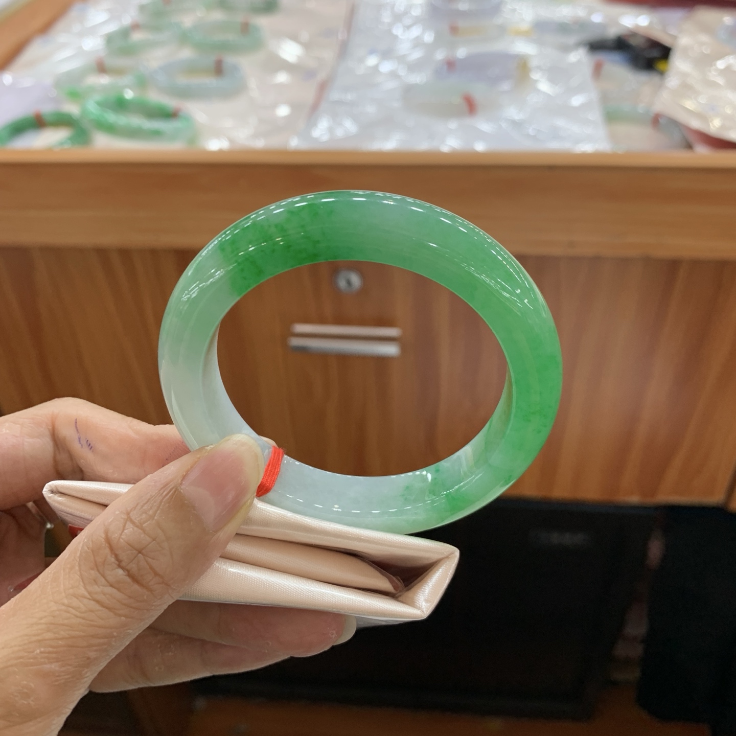 042046CK冰绿正圈翡翠手镯55.8-12.2-9.3