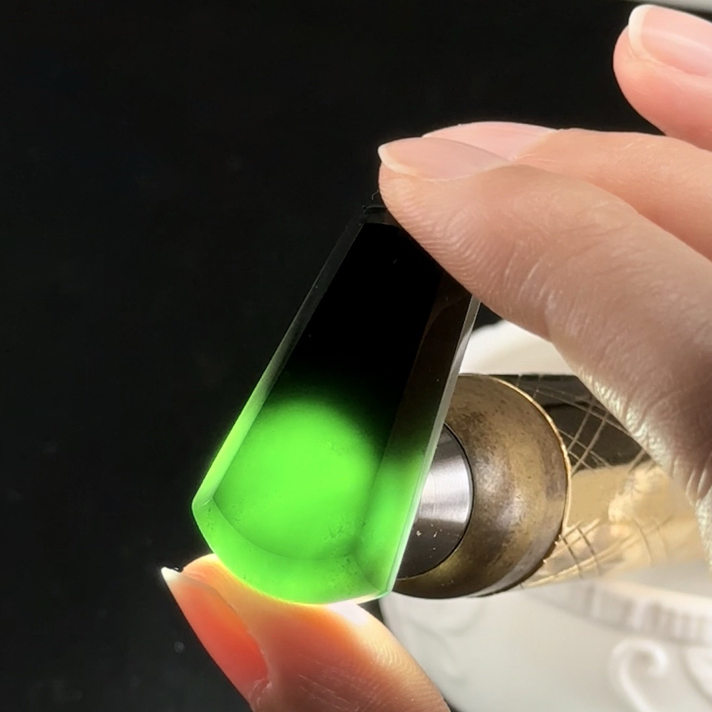 精品墨翠无事牌 种好色正 黑度极好 打灯通透 尺寸35.6