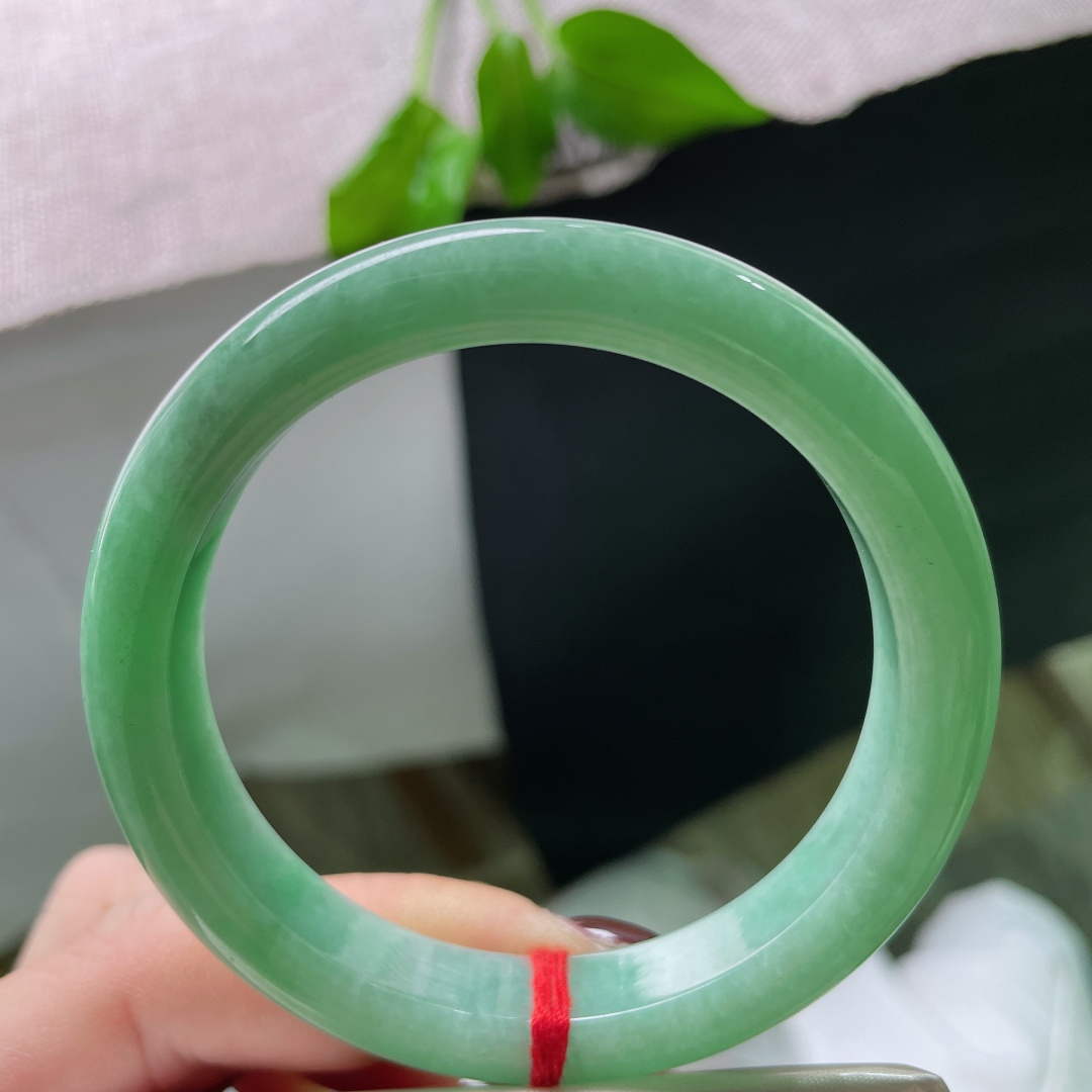 53.7/10.1/7.9绿底正圈，水润细腻，清新简约大方，无裂，ss50819a