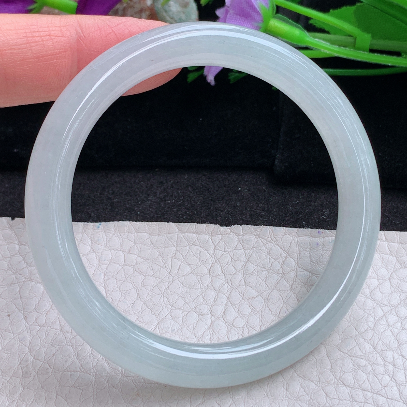 n实拍54.3*8.3美人镯 天然缅甸翡翠a货手镯淡绿圆条正圈叮当镯