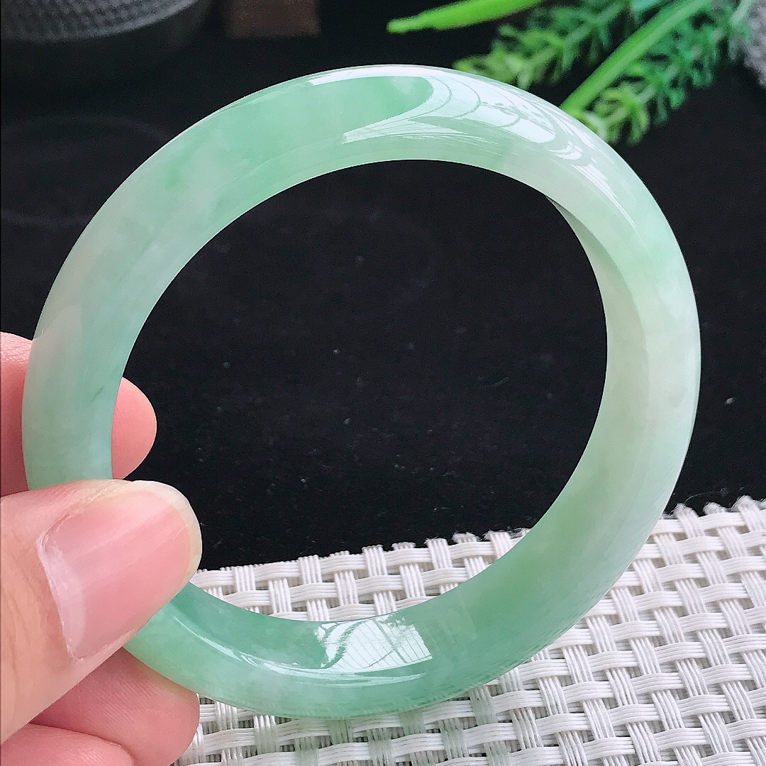 实拍A货翡翠57.5/13/8.1老坑冰胶冰晴绿甜绿手镯翡翠宽边玉镯平安镯