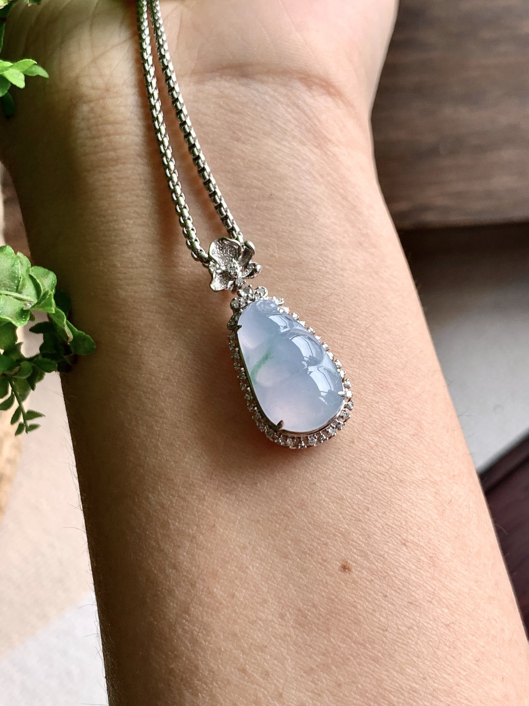 ️冰紫底豆子飘花福豆吊坠，缅料，18k金镶嵌，无裂，性比高，38.5-12.7-9，17.5-10