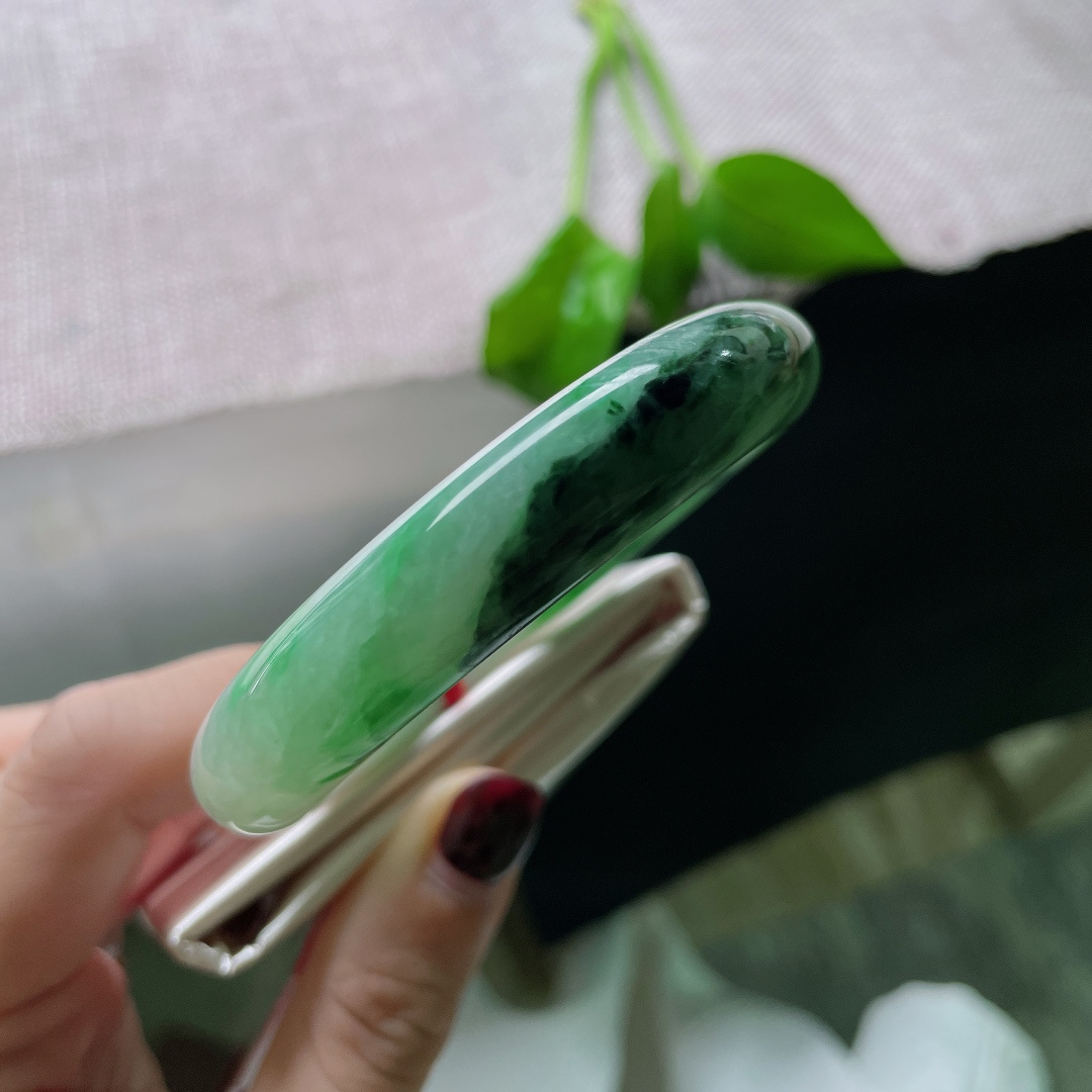 56.3/11.8/8.3飘绿正圈，水润，翠色伊人，沉稳贵气，皮纹，无裂，ss51399a