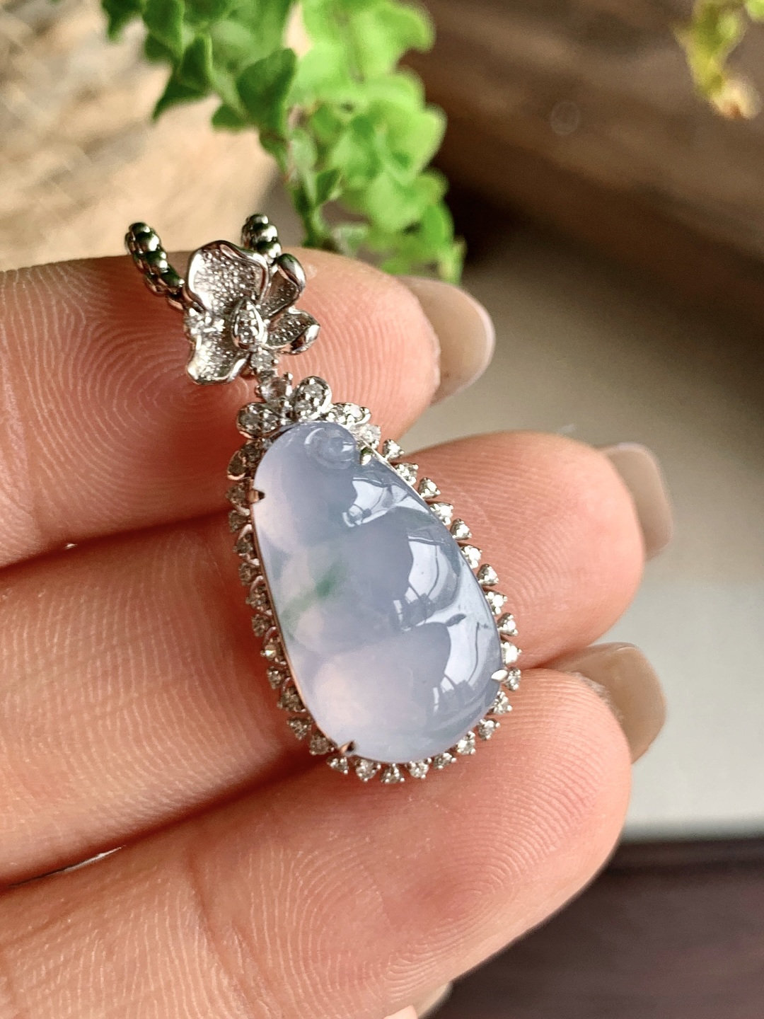 ️冰紫底豆子飘花福豆吊坠，缅料，18k金镶嵌，无裂，性比高，38.5-12.7-9，17.5-10.2-3，3.4克