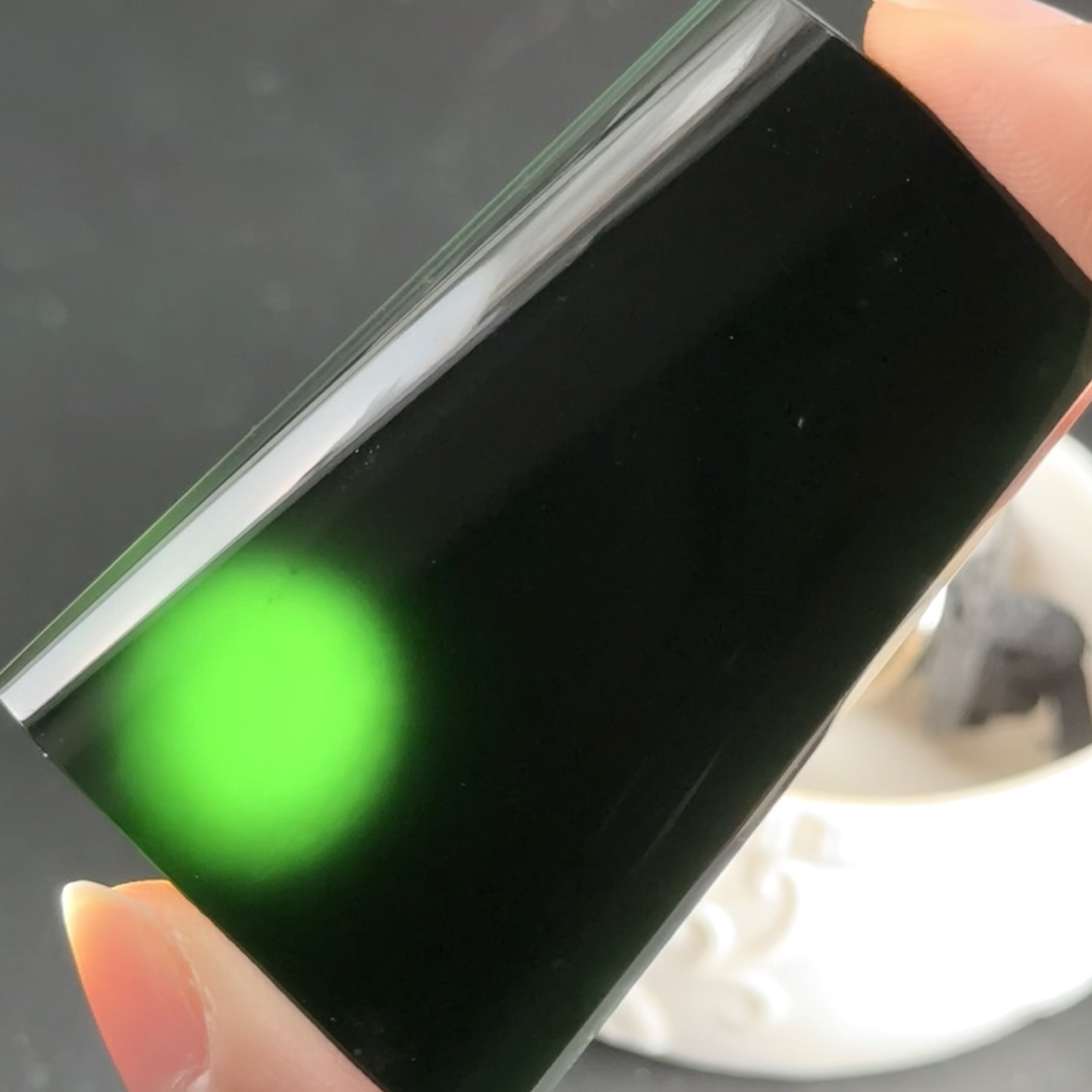 精品墨翠无事牌 种好色正 黑度极好 打灯通透 油性十足 尺寸57.1