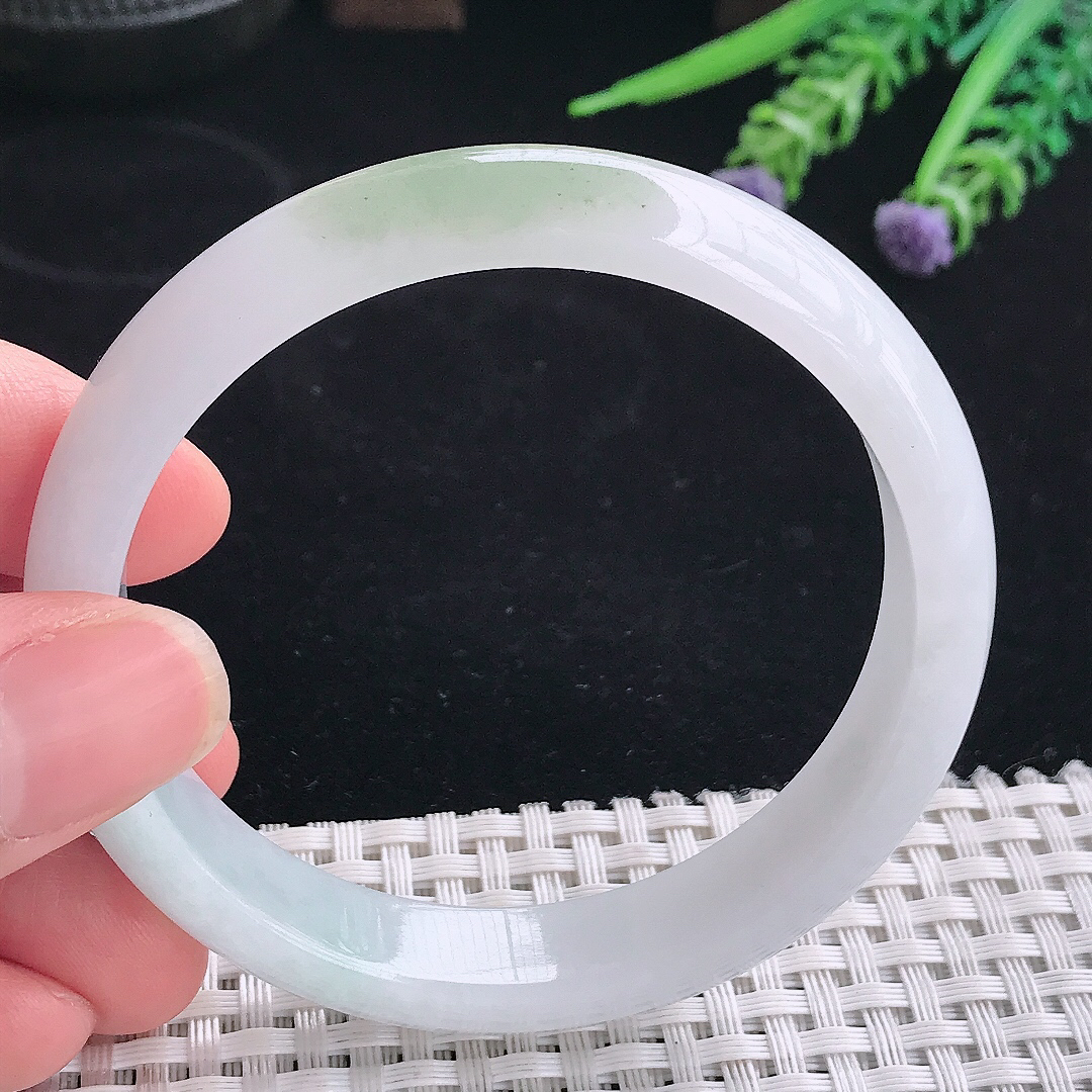 实拍A货翡翠57/11.3/7老坑秀气冰润飘花手镯翡翠宽边玉镯平安镯