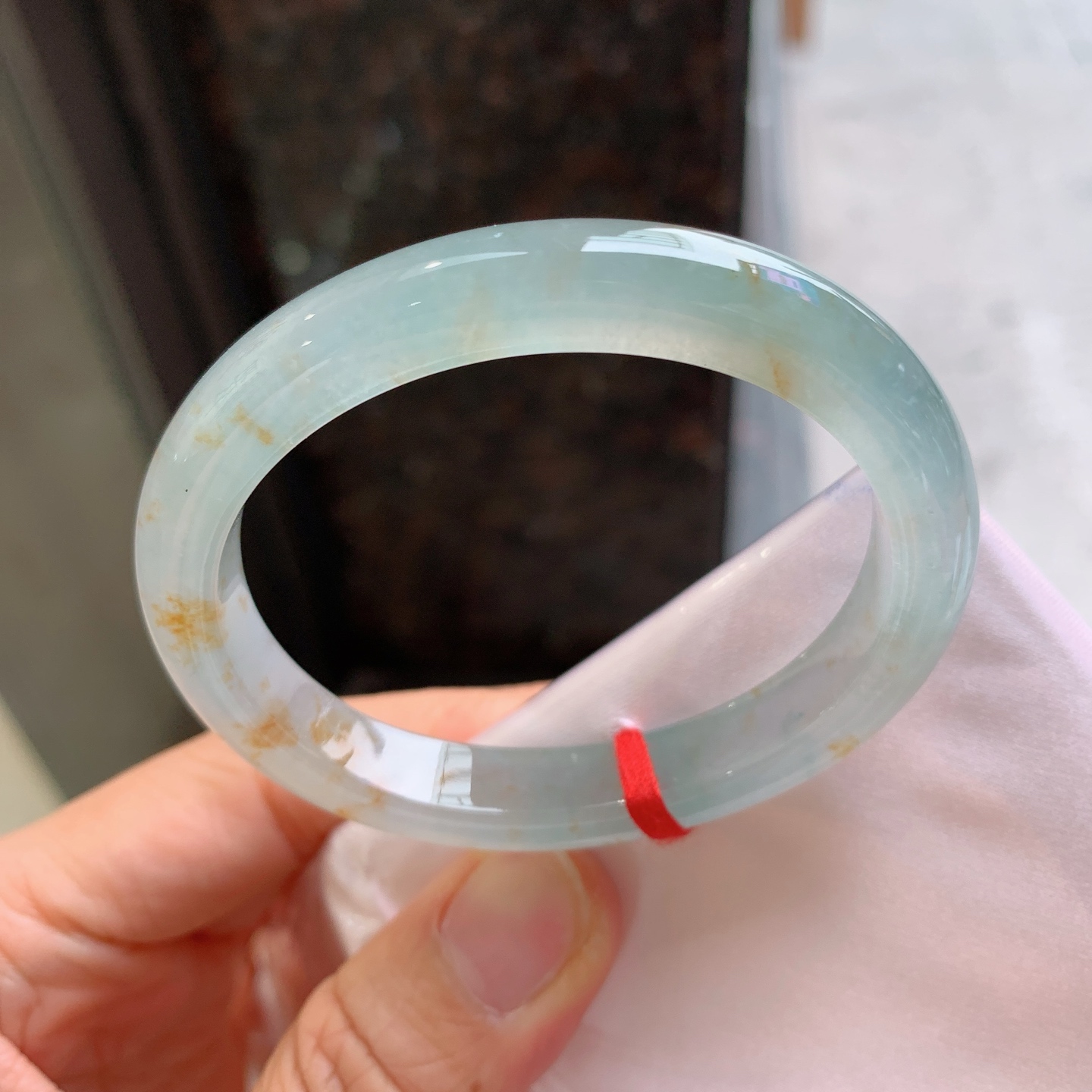 贵妃冰黄翡 无裂 尺寸：53.8/47/9.3/7.5 起荧光