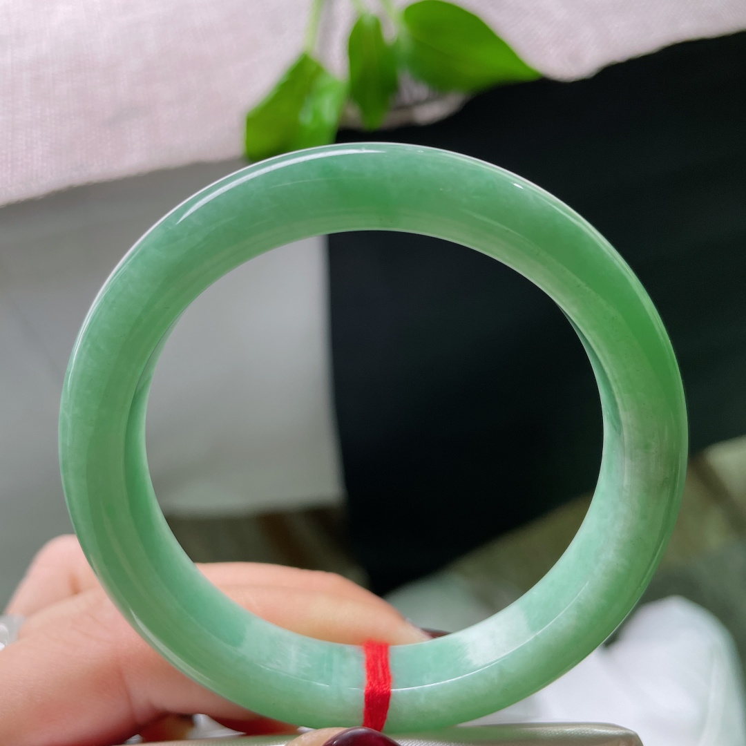 53.7/10.1/7.9绿底正圈，水润细腻，清新简约大方，无裂，ss50819a