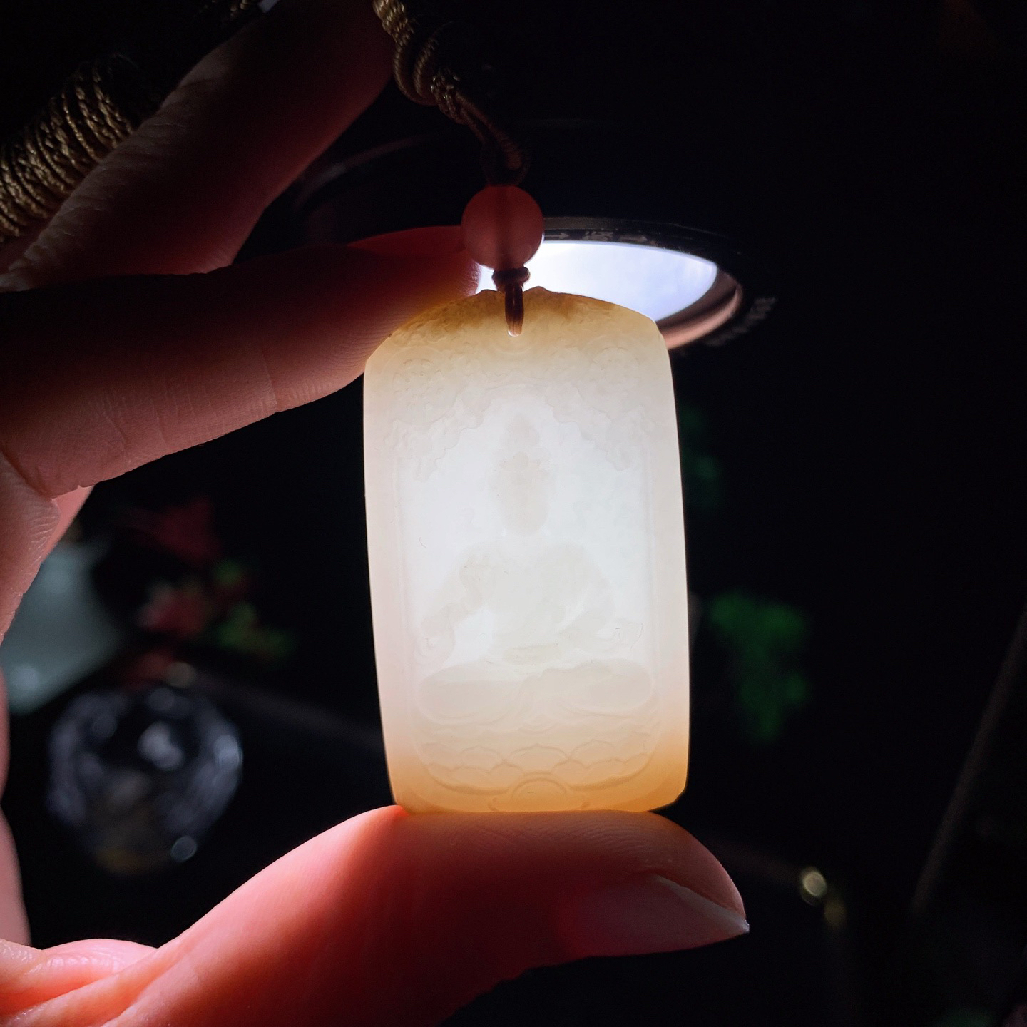 新疆和田玉且末糖座莲观音挂件 尺寸46/27/12重38克！玉质细腻油润 底色纯净 脂粉好，品质好。lt260420