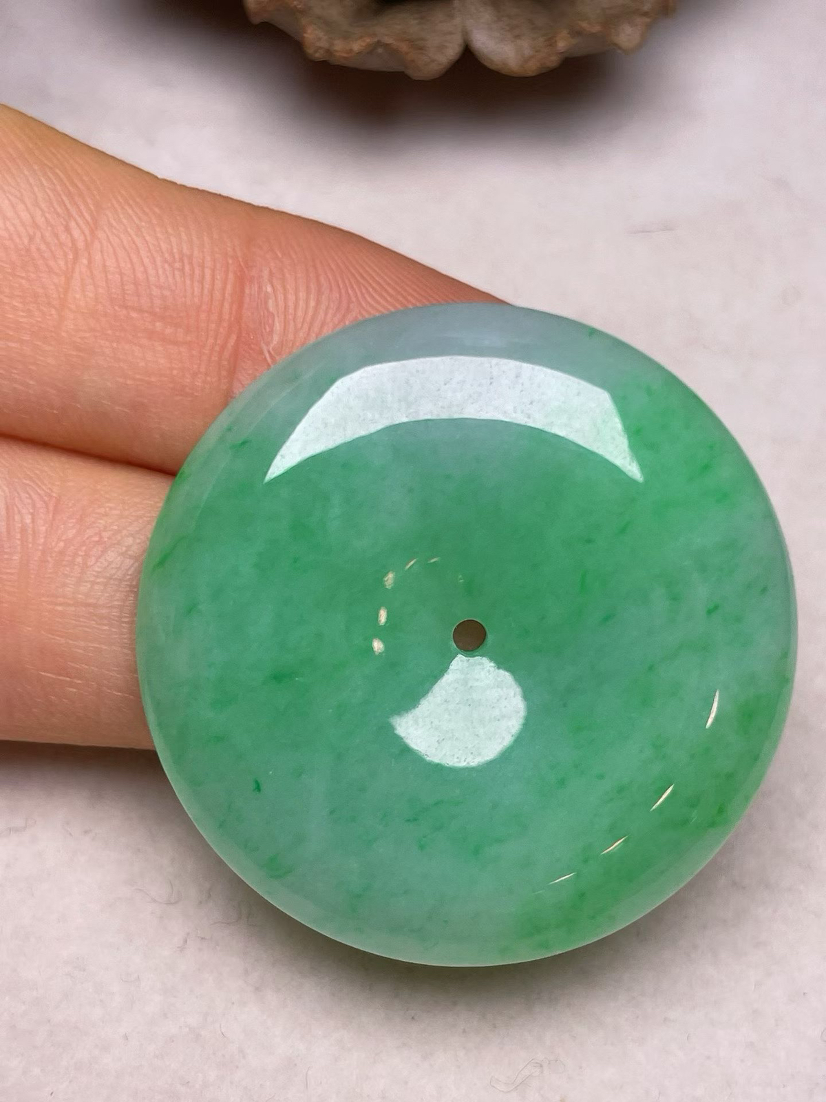 冰糯种飘绿【平安扣】吊坠，种水好，玉质细腻 、卖相好‘