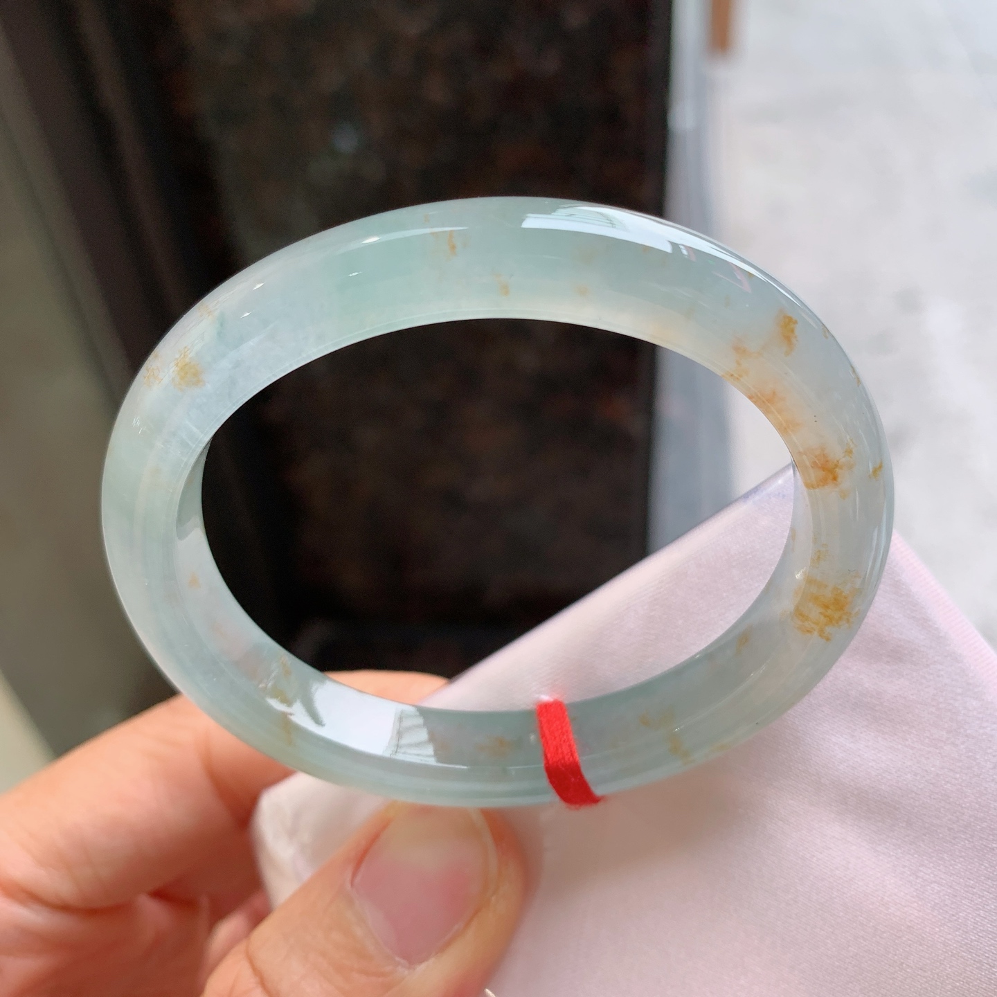 贵妃冰黄翡 无裂 尺寸：53.8/47/9.3/7.5 起荧光