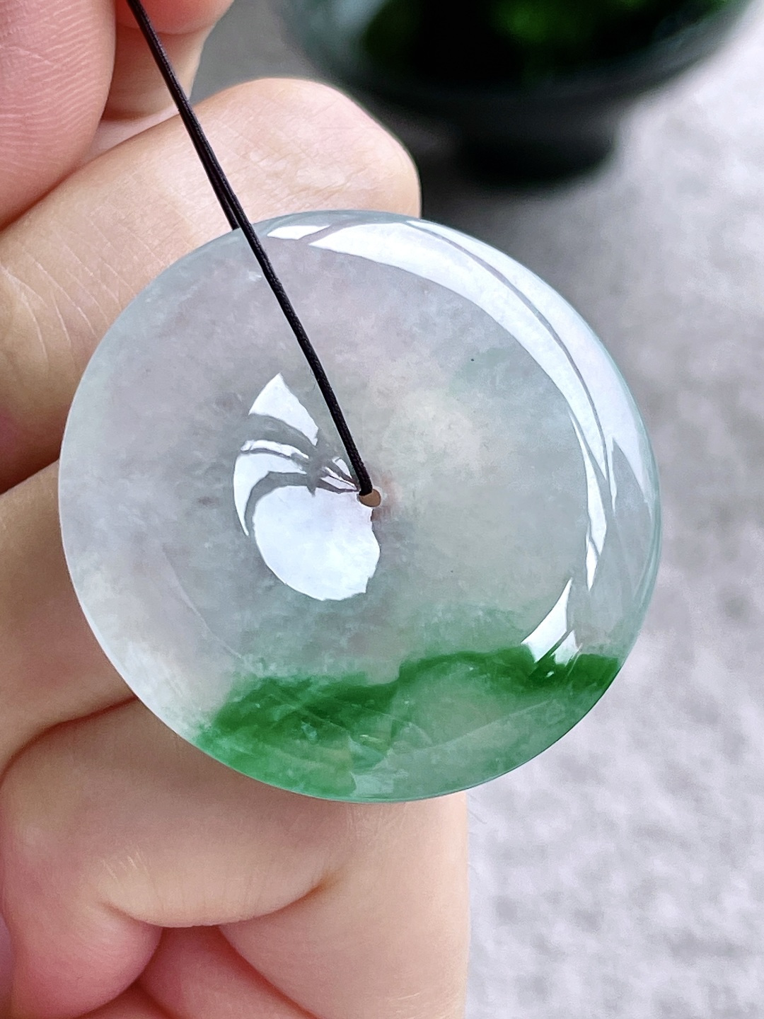 【裸石】冰种飘花平安扣吊坠【说明】缅甸 无裂 性比高  【尺寸】37.3-6.1【重量】16.5克