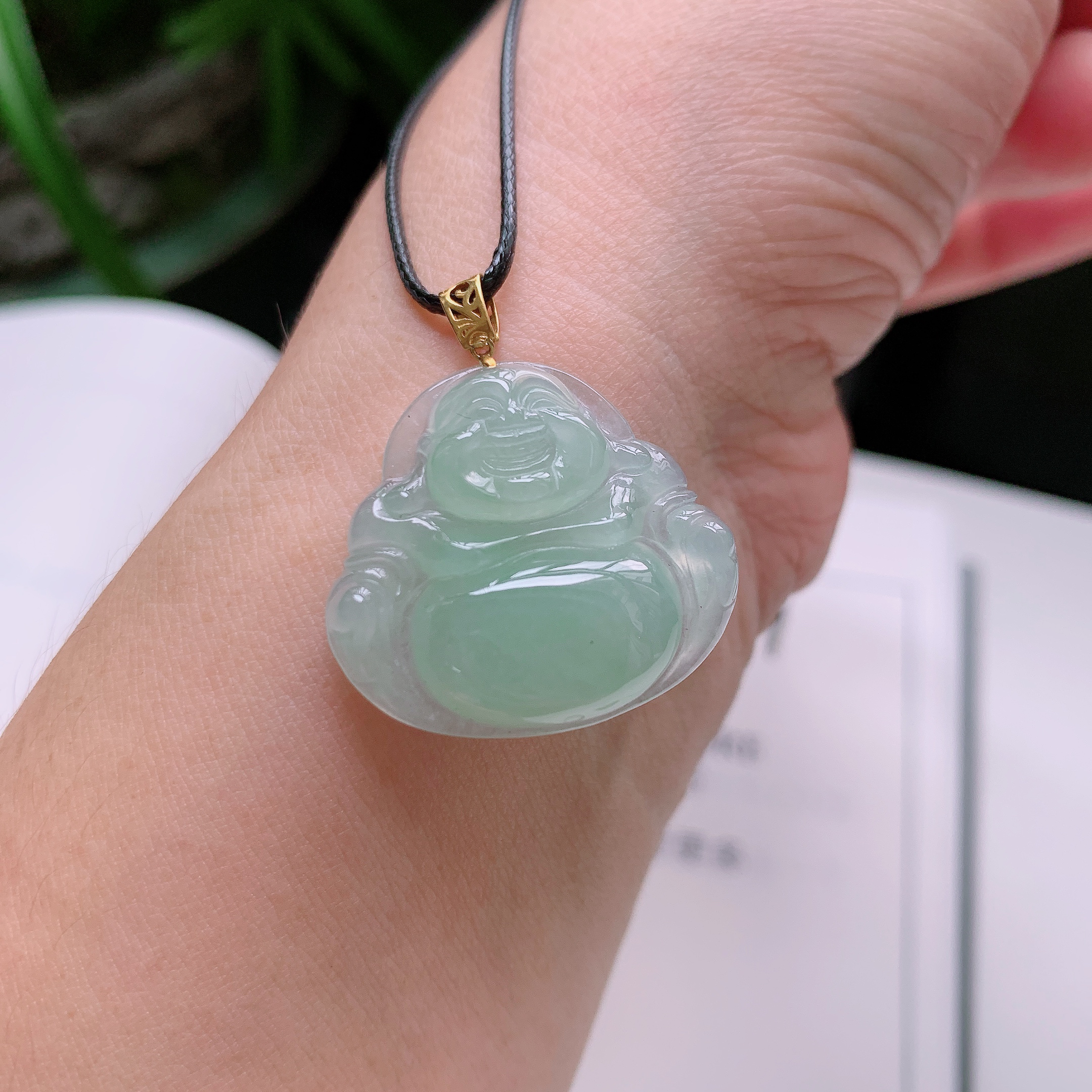 天然A货翡翠18K金镶嵌甜绿大肚佛公吊坠 
尺寸32-28-5.5mm 重量5.89g