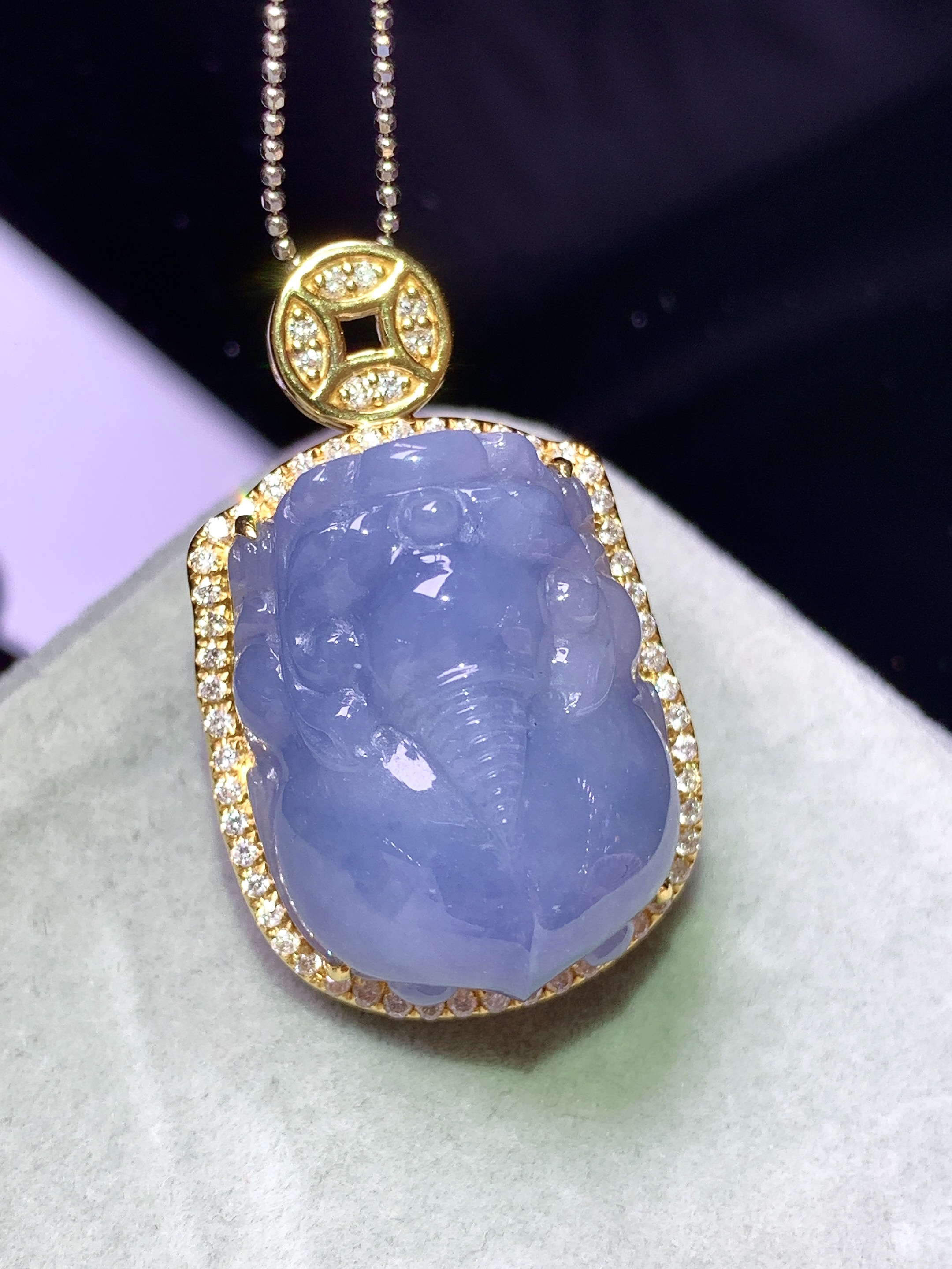 18k金钻镶嵌紫罗兰貔貅吊坠 玉质细腻 色泽艳丽清新 水润亮眼 整体尺寸33.5*20.5*13.8