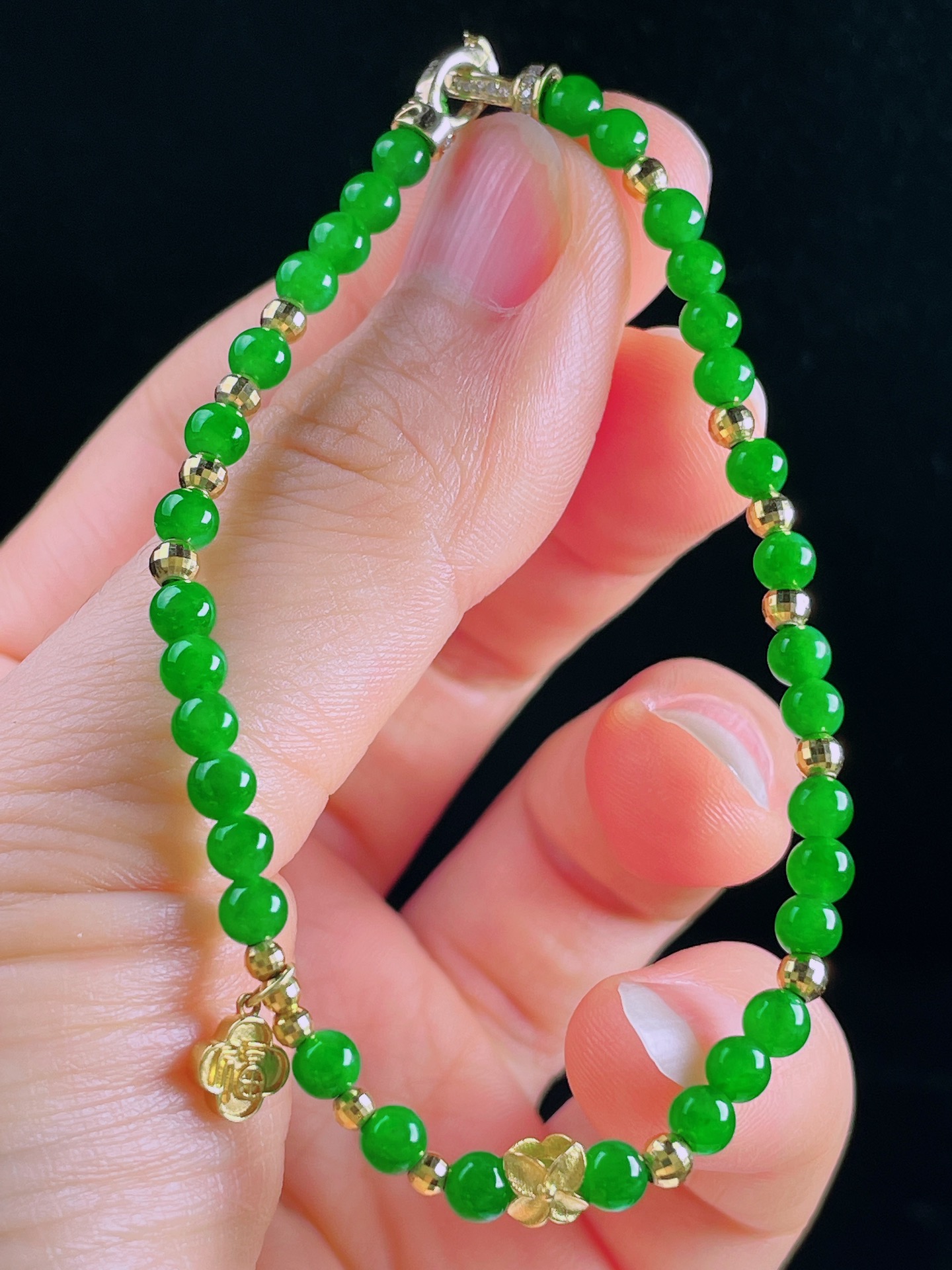 ️辣绿手串，老种起光，细底通透，尺寸：4mm0420