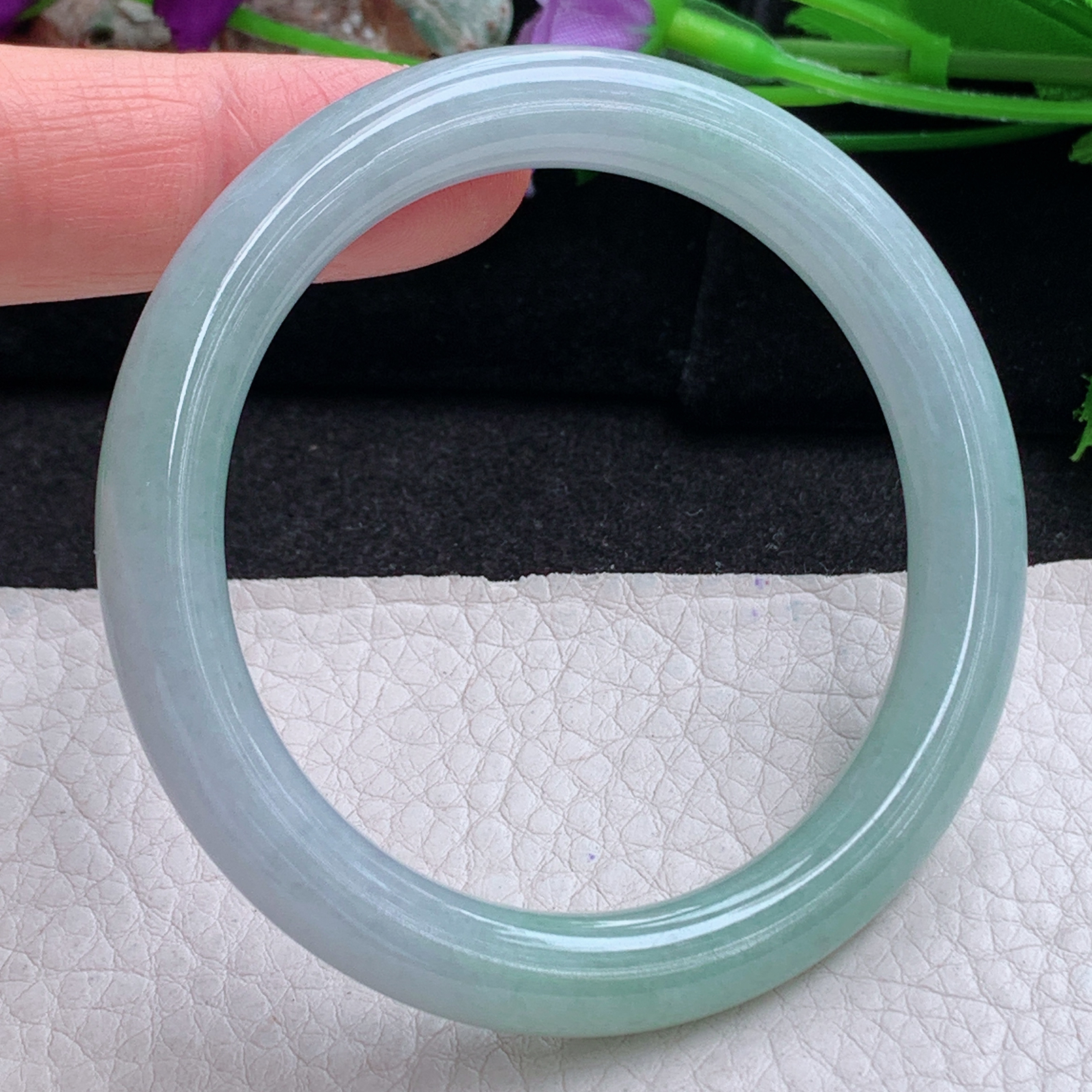 n小圈口53*8.3美人镯 天然缅甸翡翠a货手镯淡绿圆条正圈叮当镯