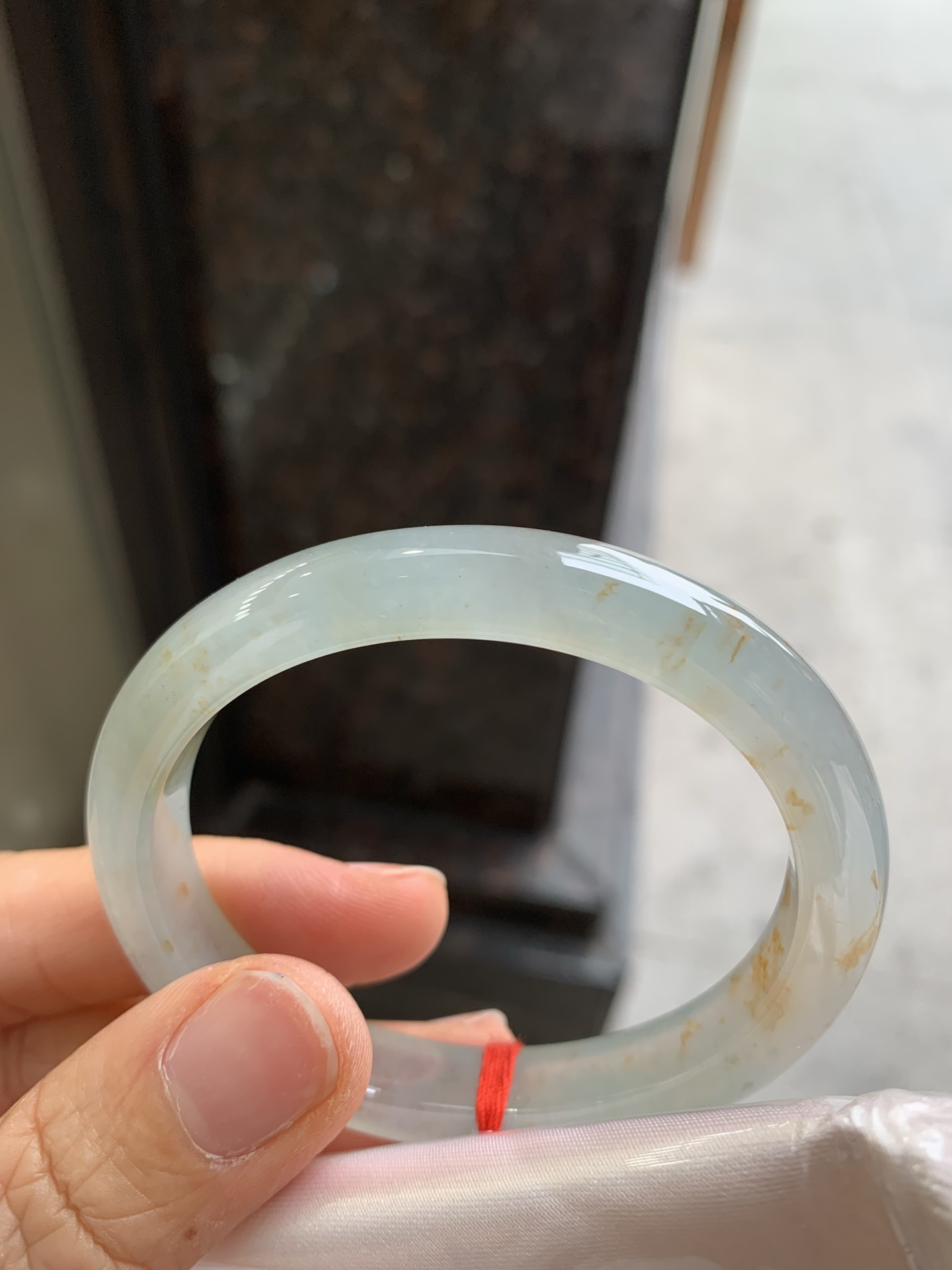 贵妃冰黄翡 无裂 尺寸：53.8/47/9.3/7.5 起荧光