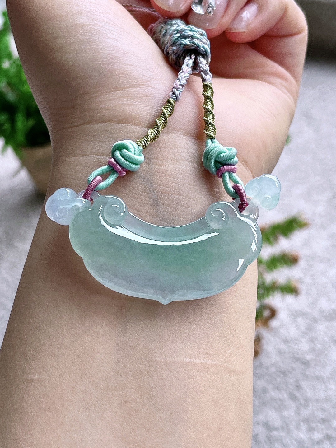 【裸石】冰晴水平安锁吊坠【说明】缅甸 无裂 性比高  【尺寸】50.5-28-5.4【重量】20克