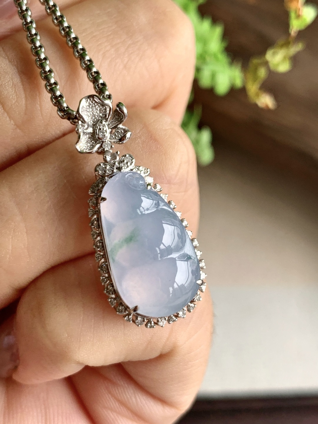 ️冰紫底豆子飘花福豆吊坠，缅料，18k金镶嵌，无裂，性比高，38.5-12.7-9，17.5-10.2-3，3.4克