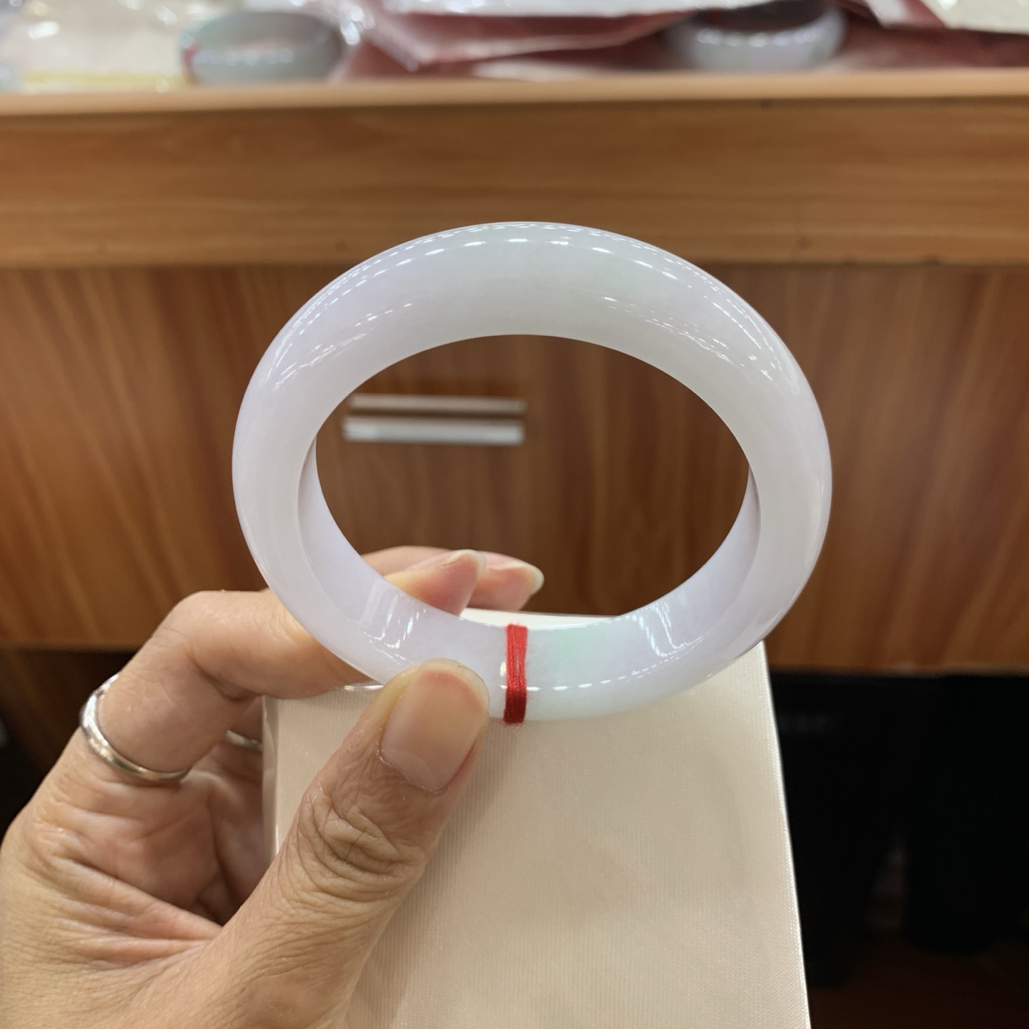 042007FN飘绿白底青正圈翡翠手镯56-14-9.2