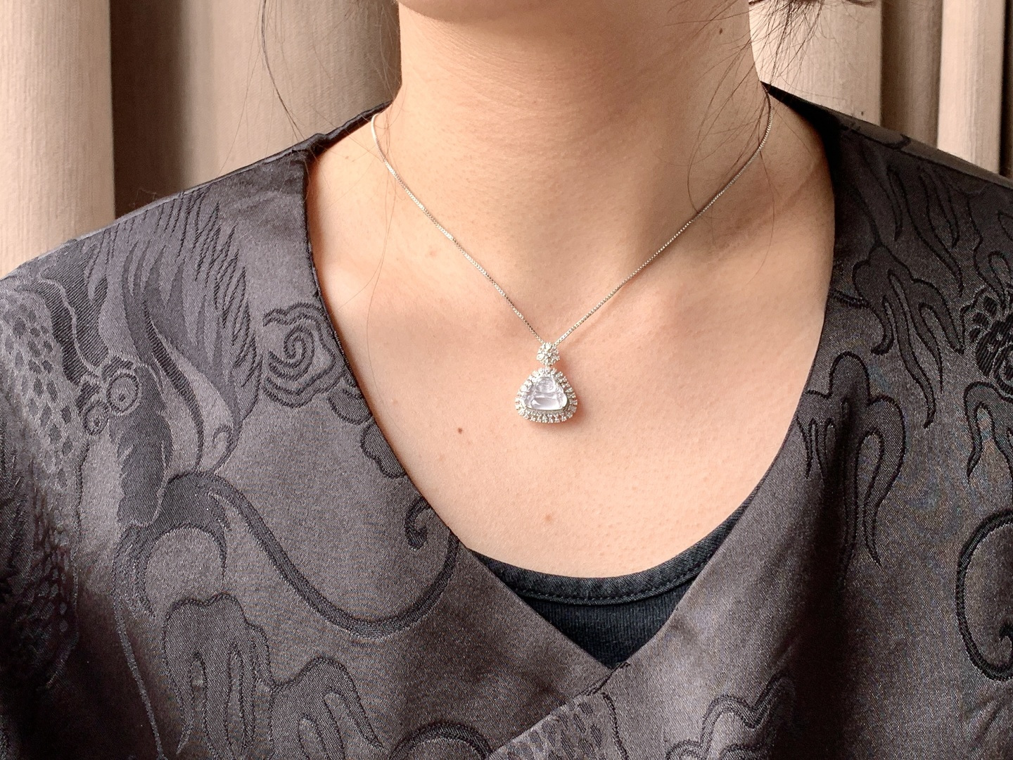 【镶嵌】🫧玻璃种佛公吊坠  【说明】缅甸 18k金镶嵌 无裂 性比高  【整体】22.8-17.7-8.5 【裸石】9.3-12.2-3 【重量】2.6克 【】不议