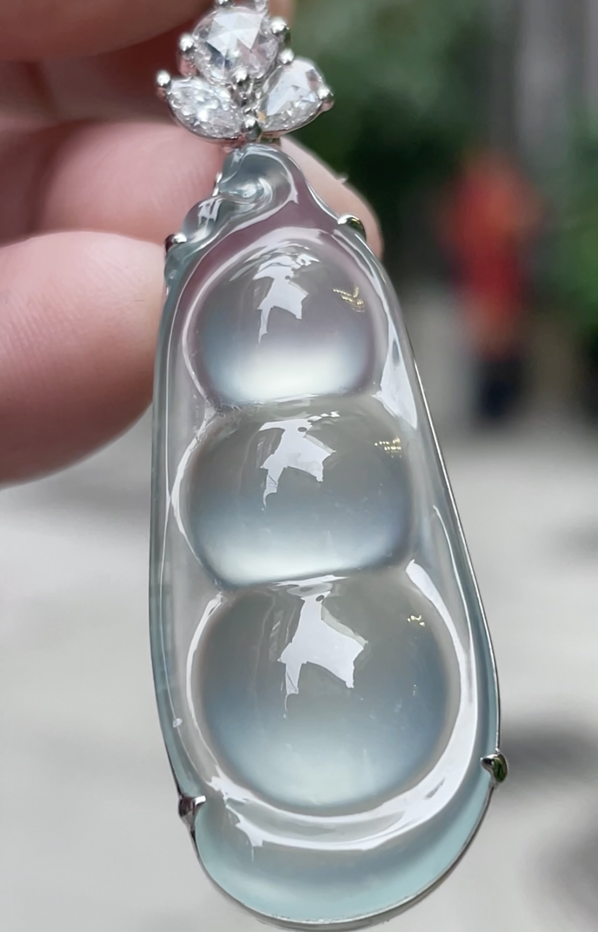 ️【玻璃种，大福豆】大件饱满，通透水润，玉质细腻，翠色鲜艳，18k金奢华钻石镶嵌️，44.2-1