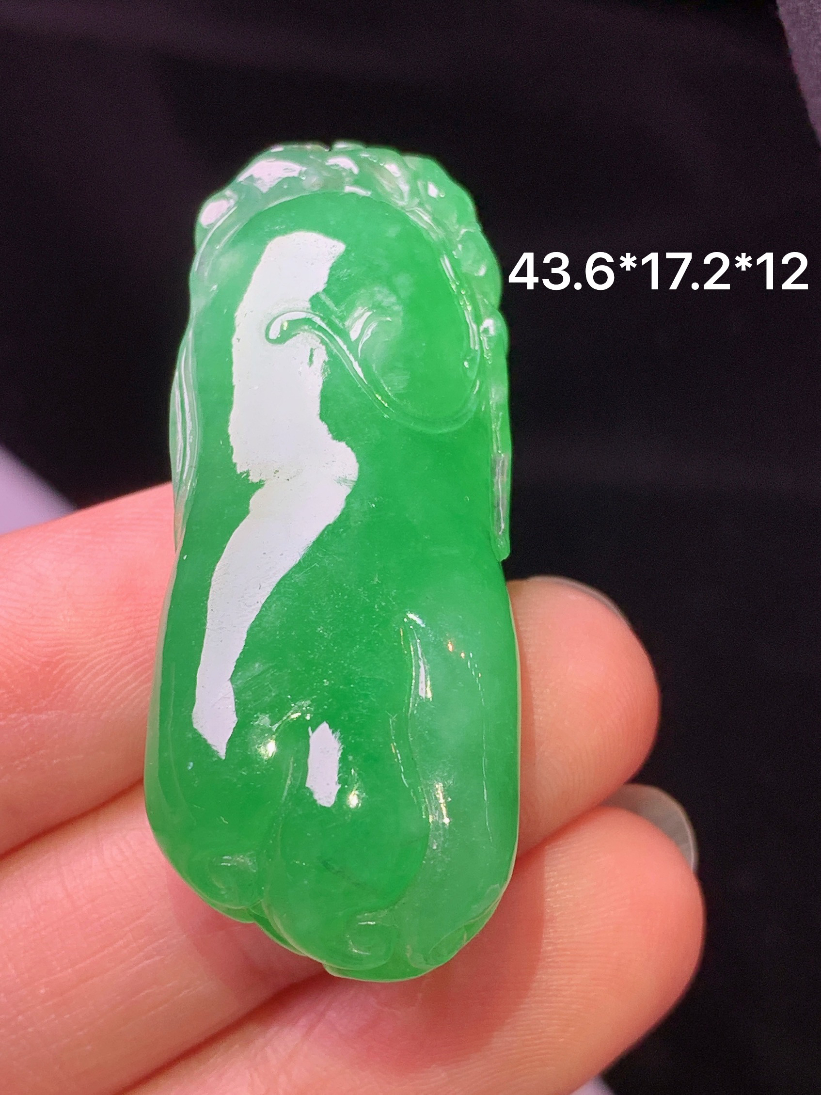 阳绿佛手瓜吊坠 玉质细腻 色泽艳丽清新 水润亮眼 整体尺寸43.6*17.2*12x9