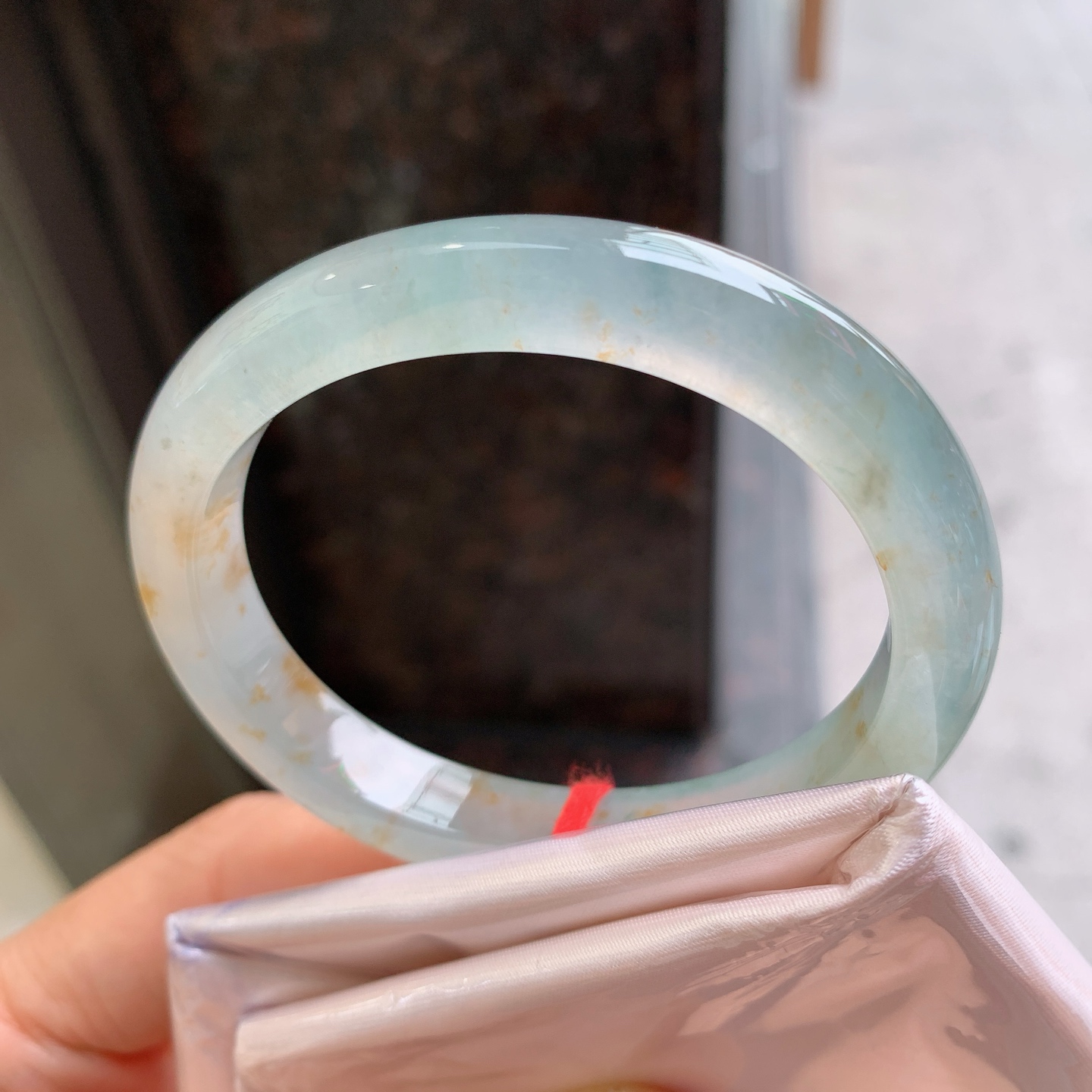 贵妃冰黄翡 无裂 尺寸：53.8/47/9.3/7.5 起荧光