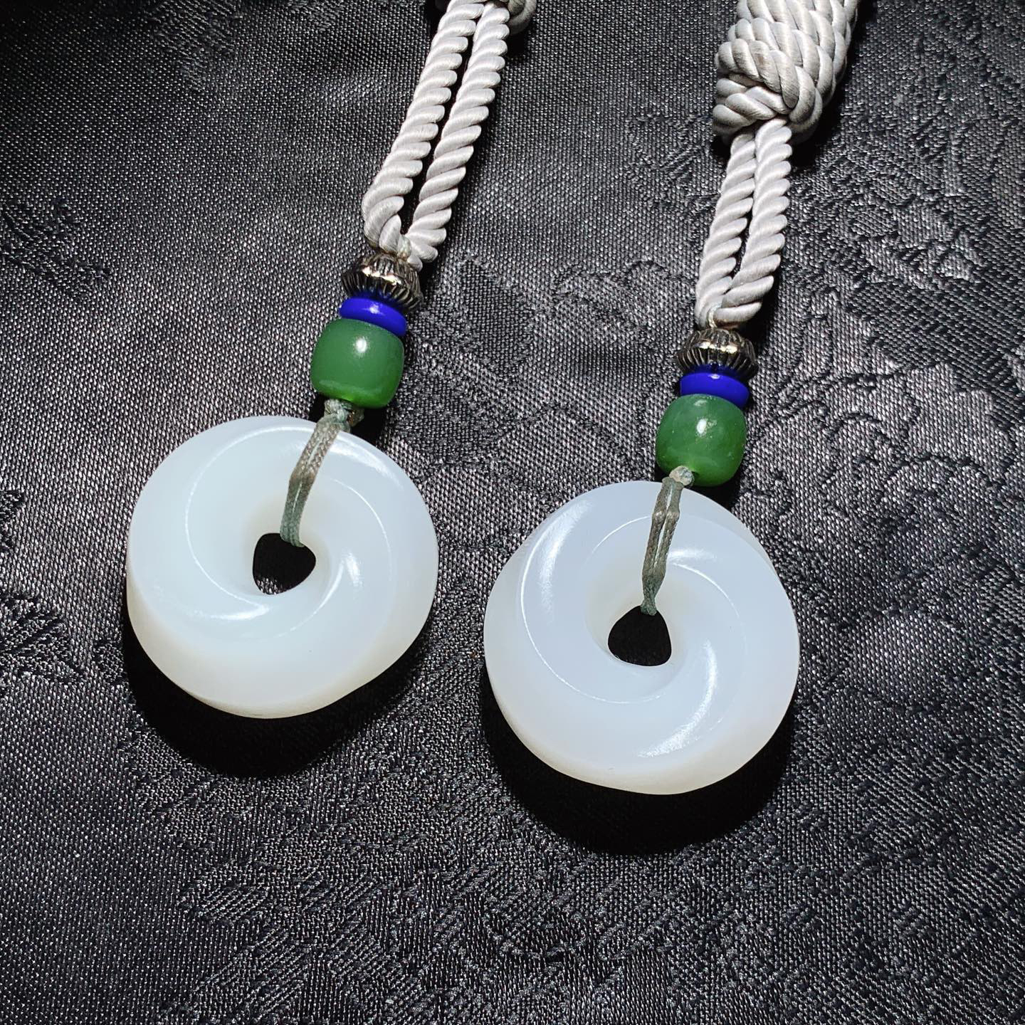 一个新疆和田玉羊脂白玉时来运转平安扣挂件 尺寸26/10！玉质细腻油润 底色纯净 脂粉好，品质好。lt260420