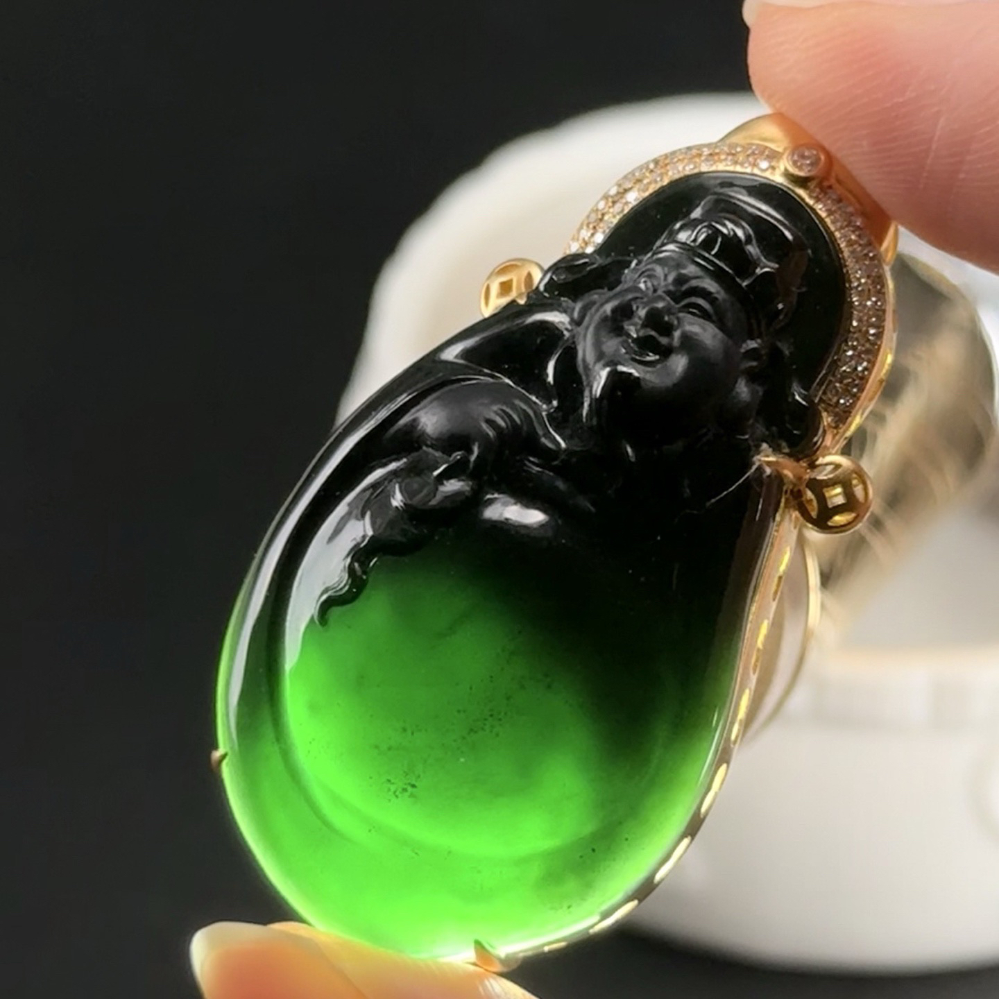 精品18k墨翠财神爷 种好色正 黑度极好 打灯通透 油性十足   尺寸44.5