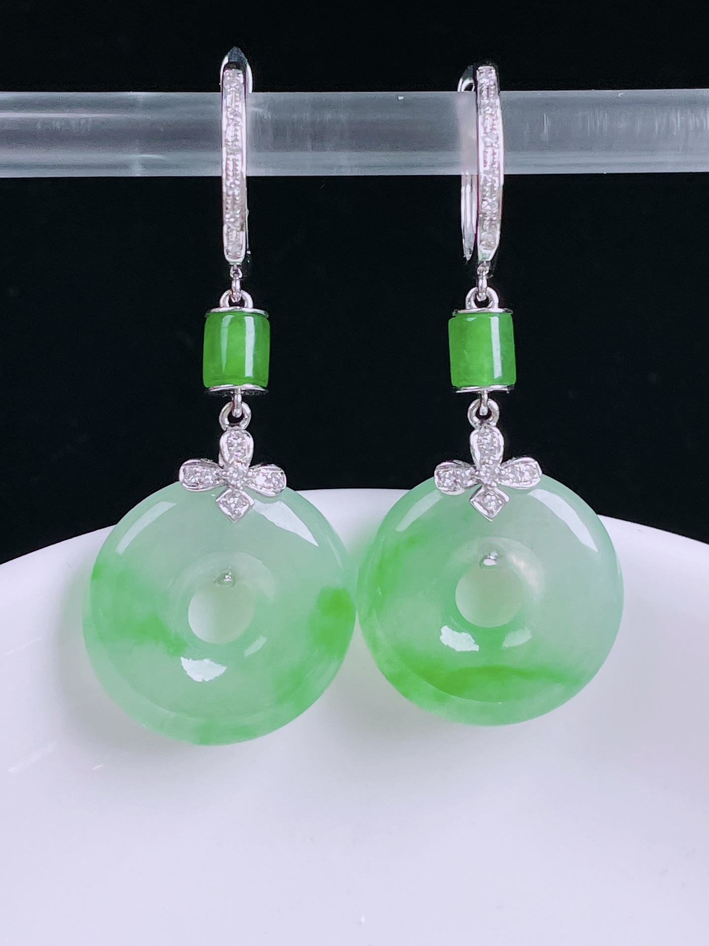 ️冰绿耳坠，老种起光，细底通透，尺寸：37.8。16.6/4.2mm0320