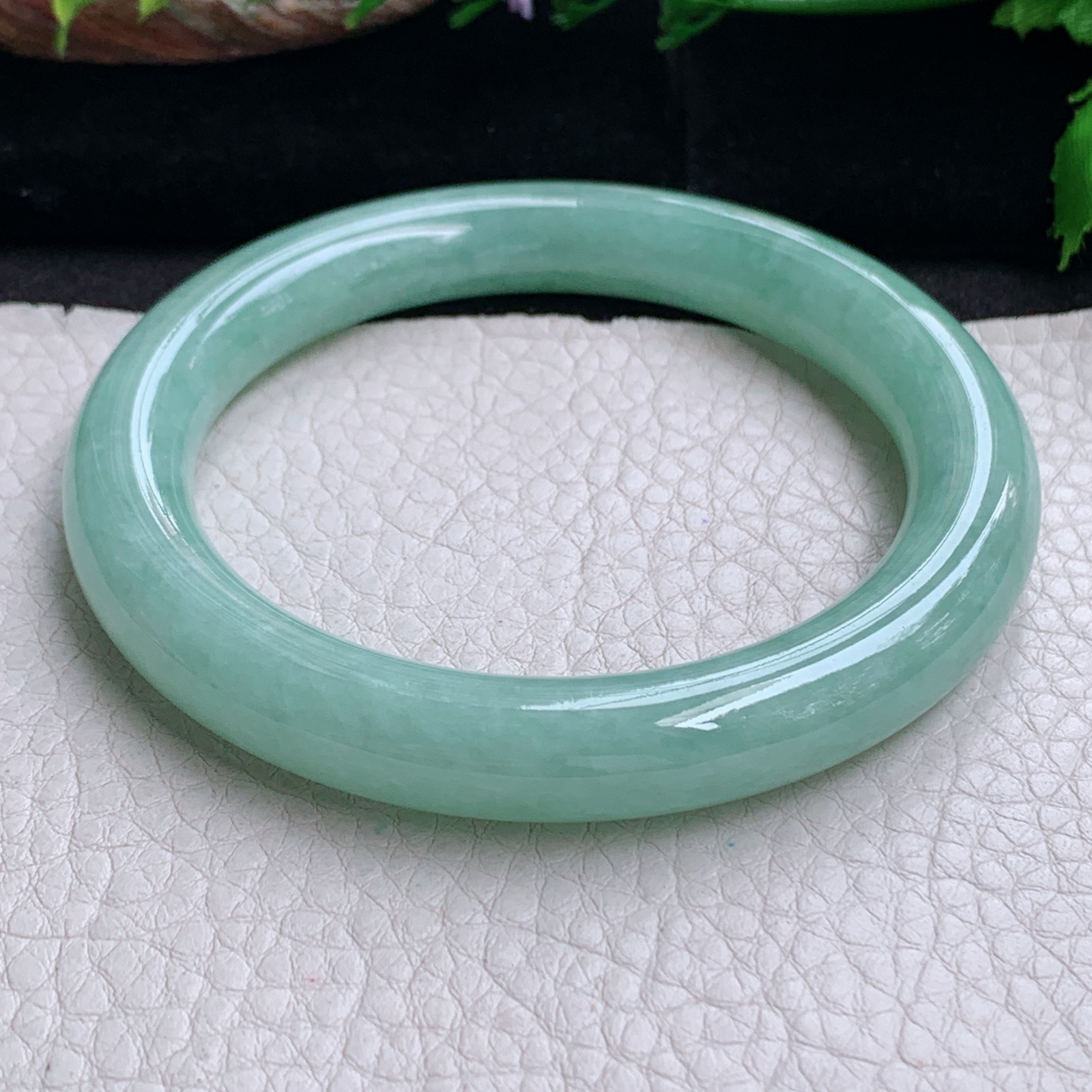 n大圈口59*10.5美人镯 天然缅甸翡翠a货手镯满绿圆条正圈叮当镯