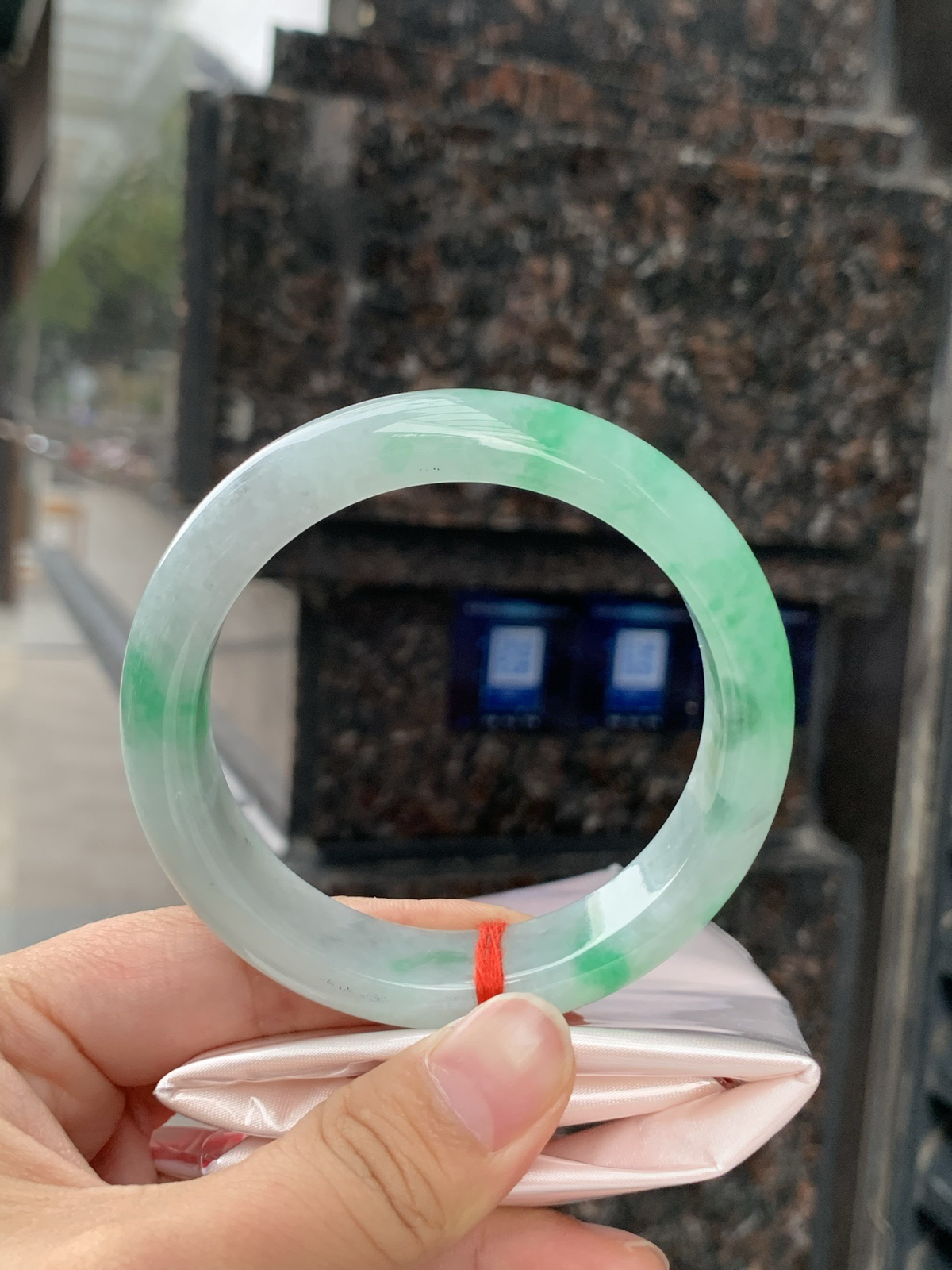 飘绿正圈飘乌鸡
尺寸：56.8-13.2-8.9