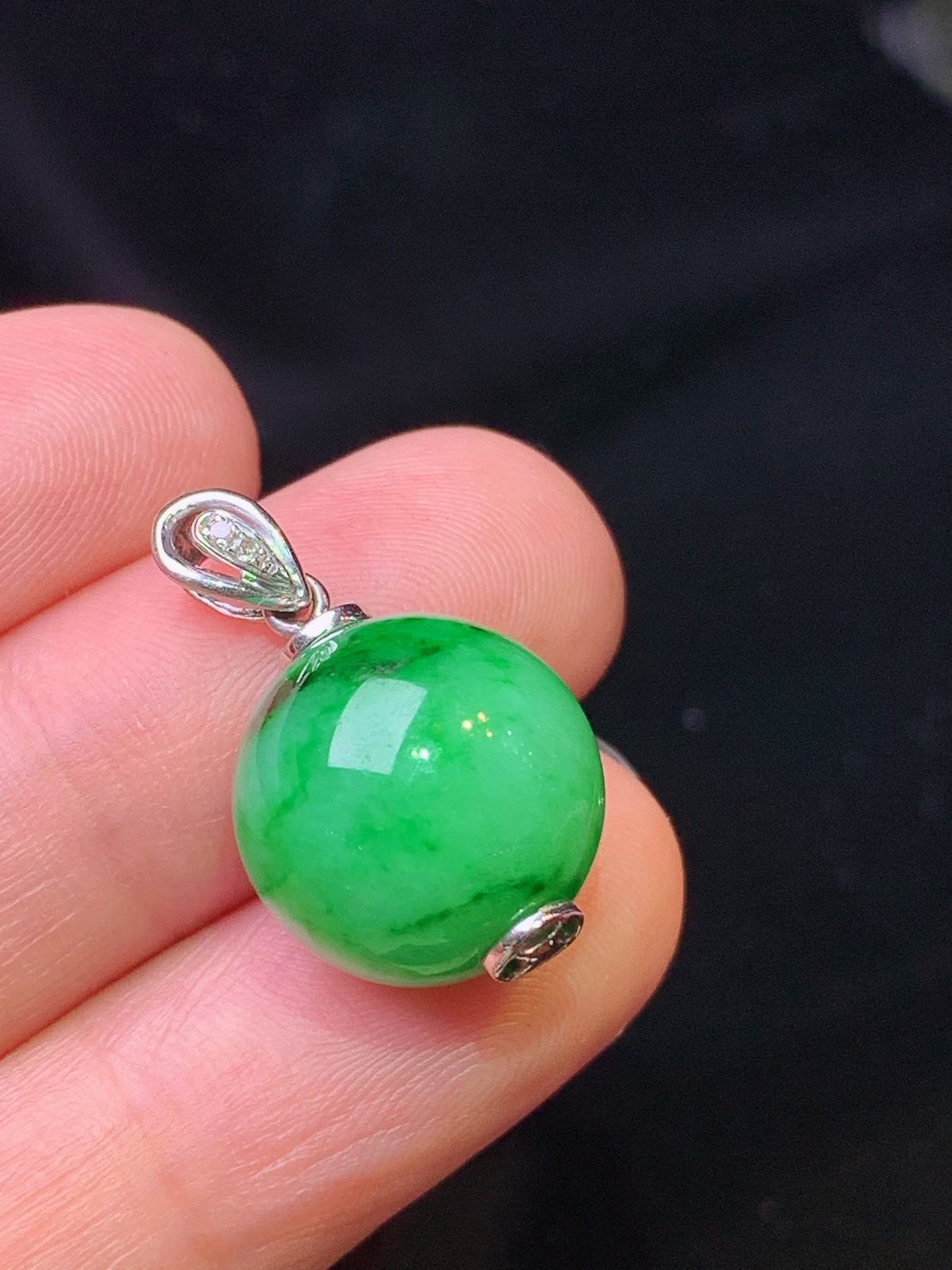18k金镶嵌满绿圆珠吊坠 玉质细腻 色泽清新艳丽 整体尺寸22.5*13.5