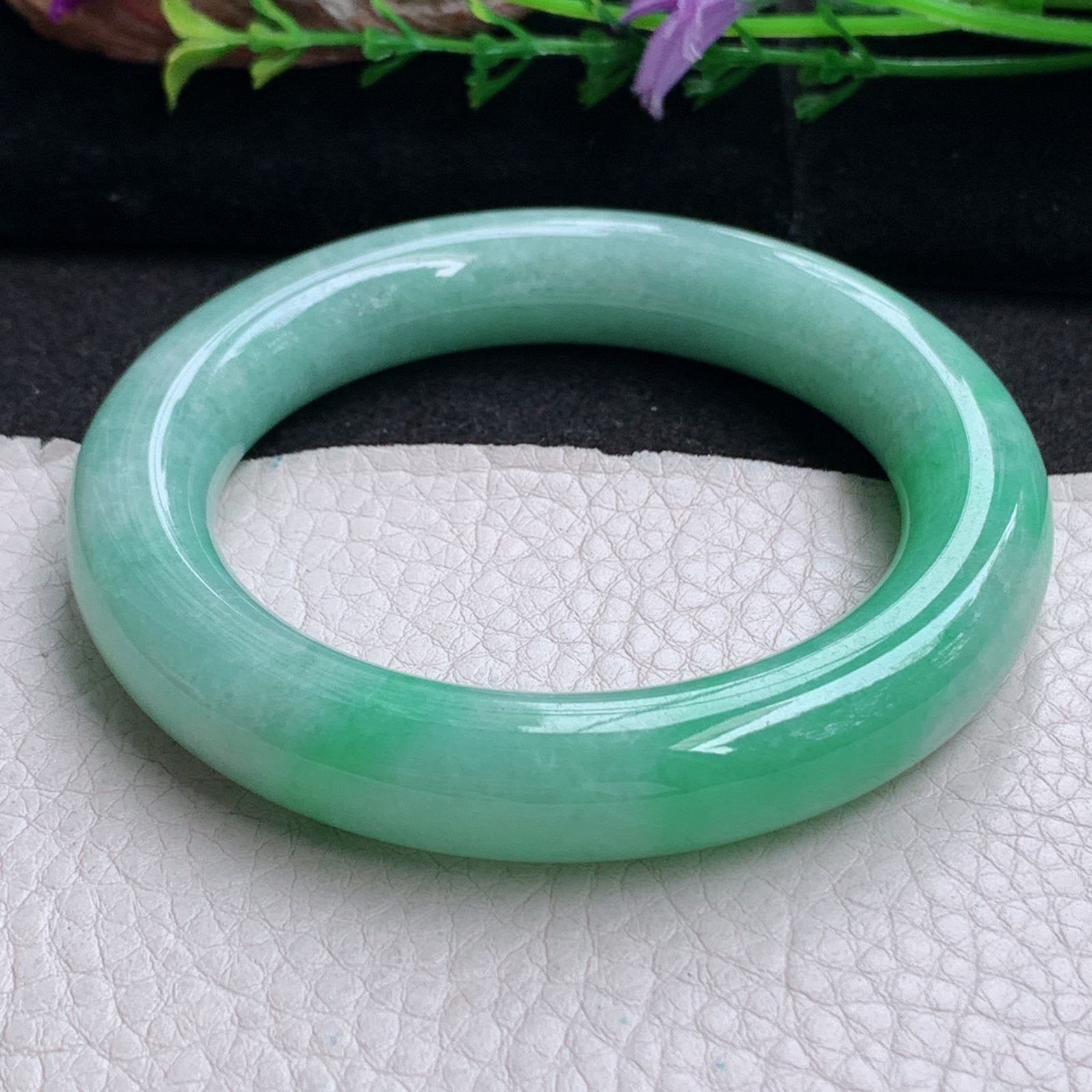 xc实拍55*12*11.5胖圆镯 天然缅甸翡翠手镯飘绿厚装圆条玉镯子