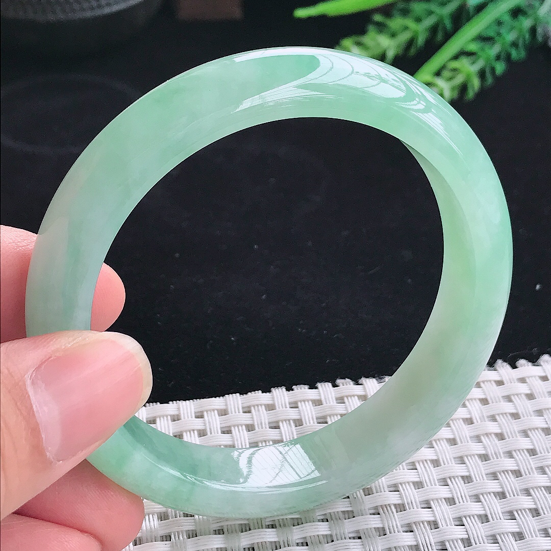 实拍A货翡翠57.5/13/8.1老坑冰胶冰晴绿甜绿手镯翡翠宽边玉镯平安镯