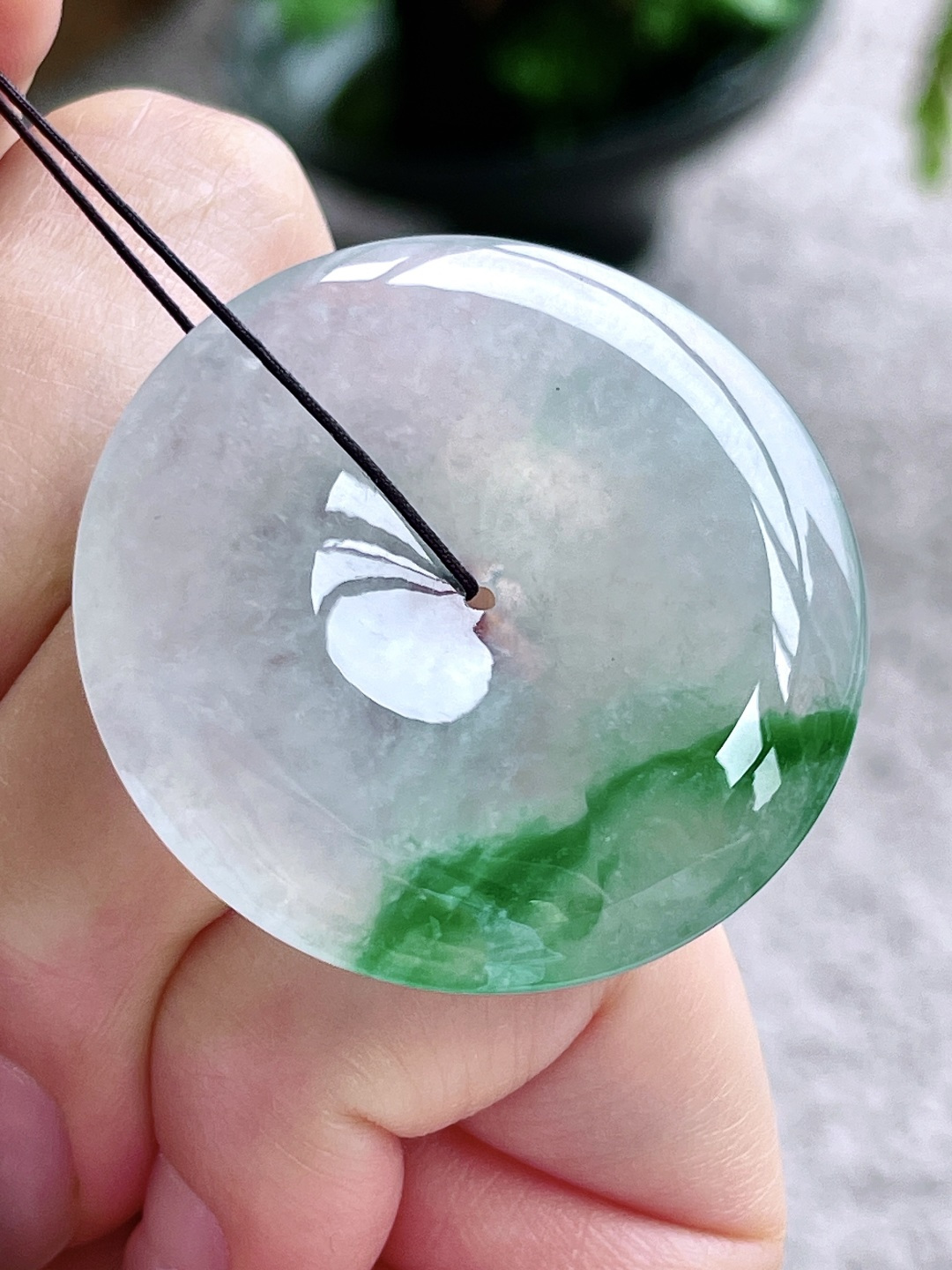 【裸石】冰种飘花平安扣吊坠【说明】缅甸 无裂 性比高  【尺寸】37.3-6.1【重量】16.5克