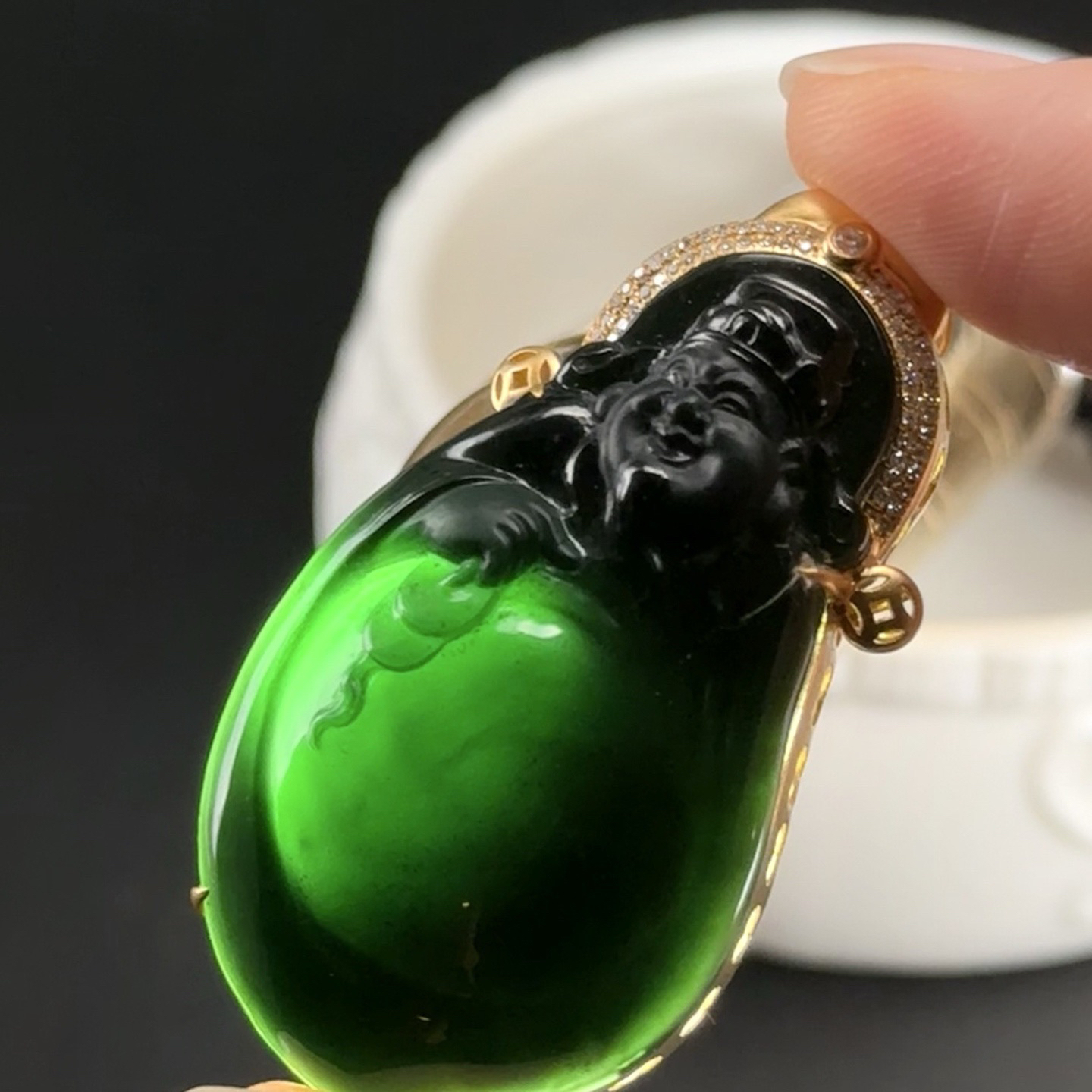 精品18k墨翠财神爷 种好色正 黑度极好 打灯通透 油性十足   尺寸44.5