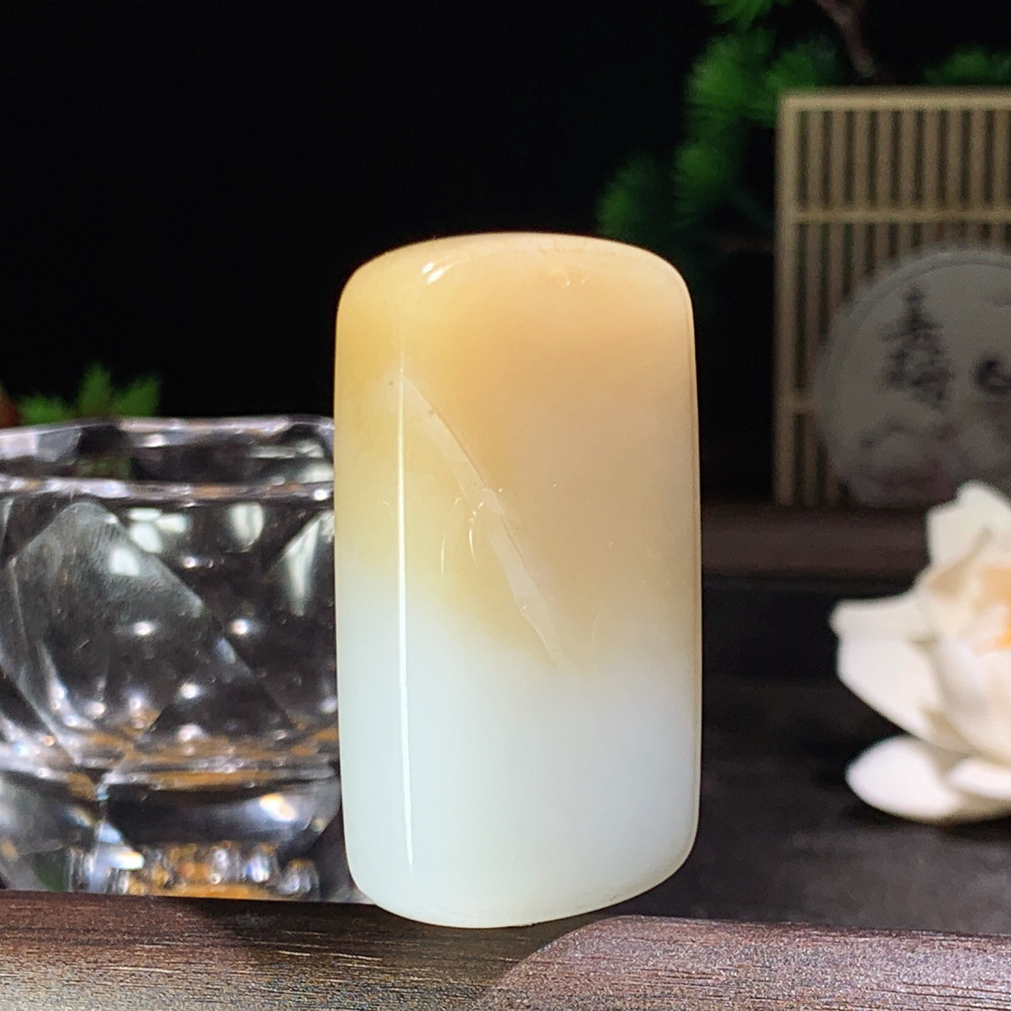 新疆和田玉且末糖平安无事牌挂件 尺寸46/27/9重32克！玉质细腻油润 底色纯净 脂粉好，品质好。