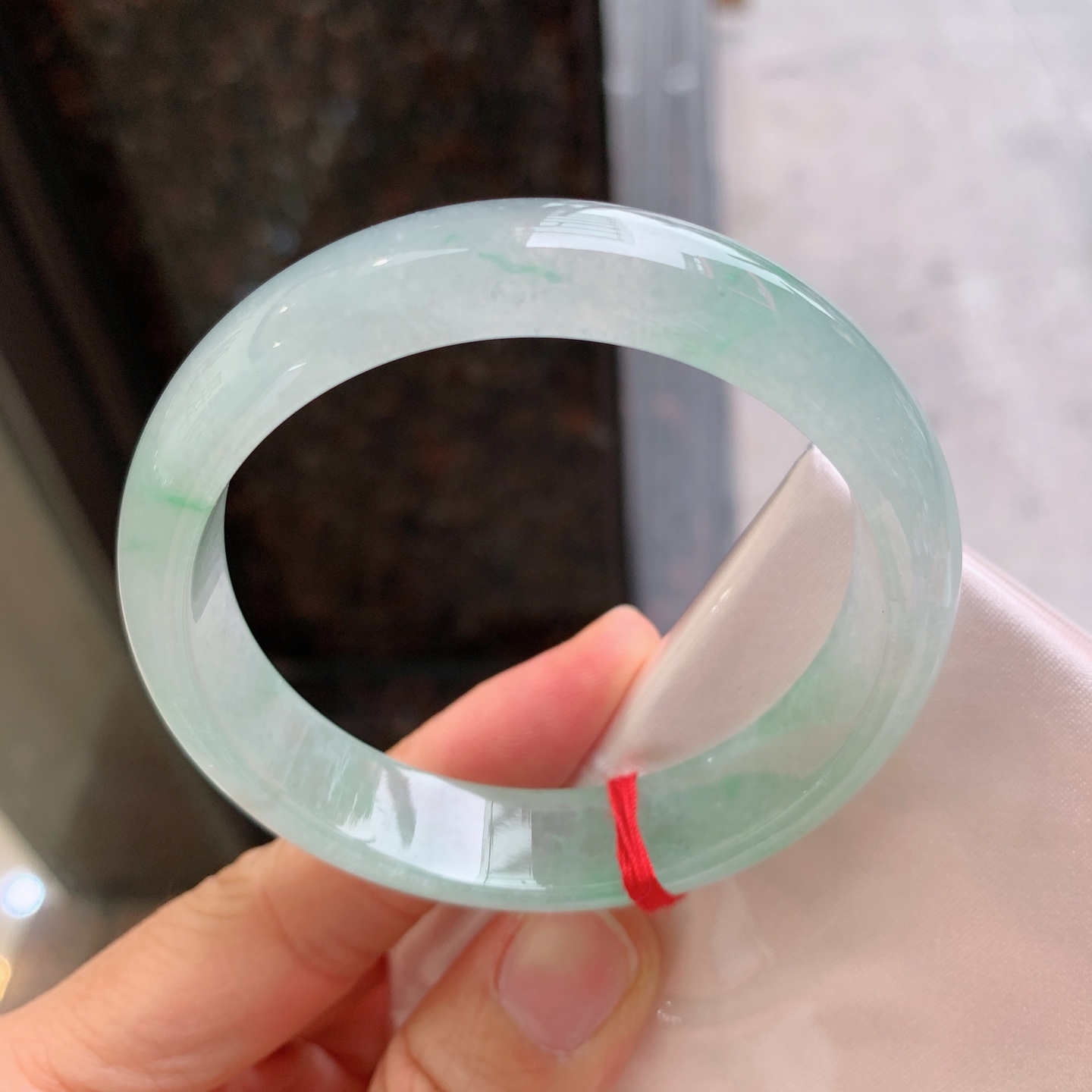 正圈冰种飘花 有颗美人痣 尺寸：56/13.2/7.2 冰润