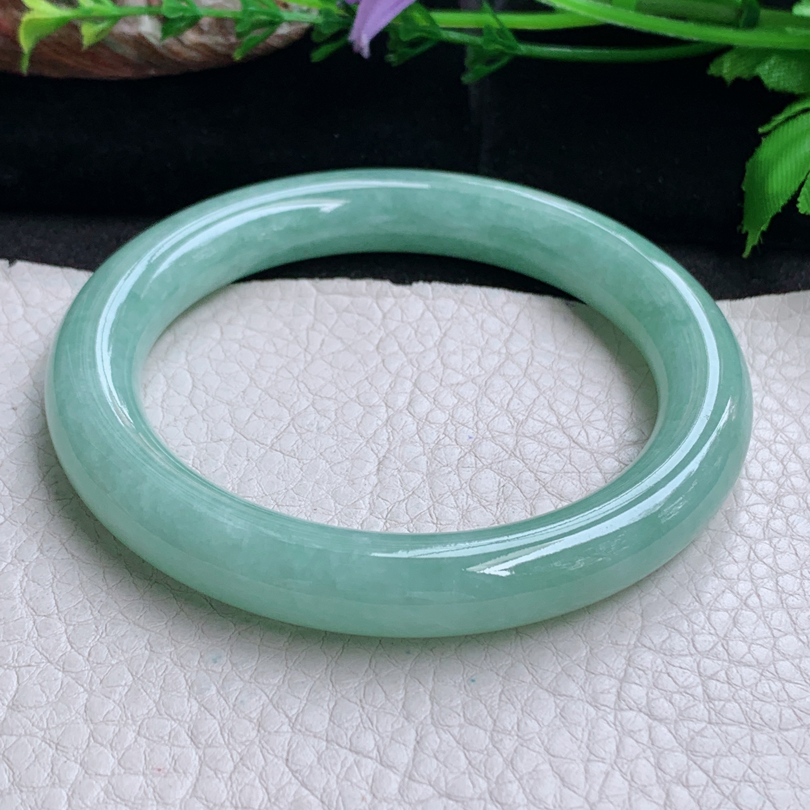 n大圈口59*10.5美人镯 天然缅甸翡翠a货手镯满绿圆条正圈叮当镯