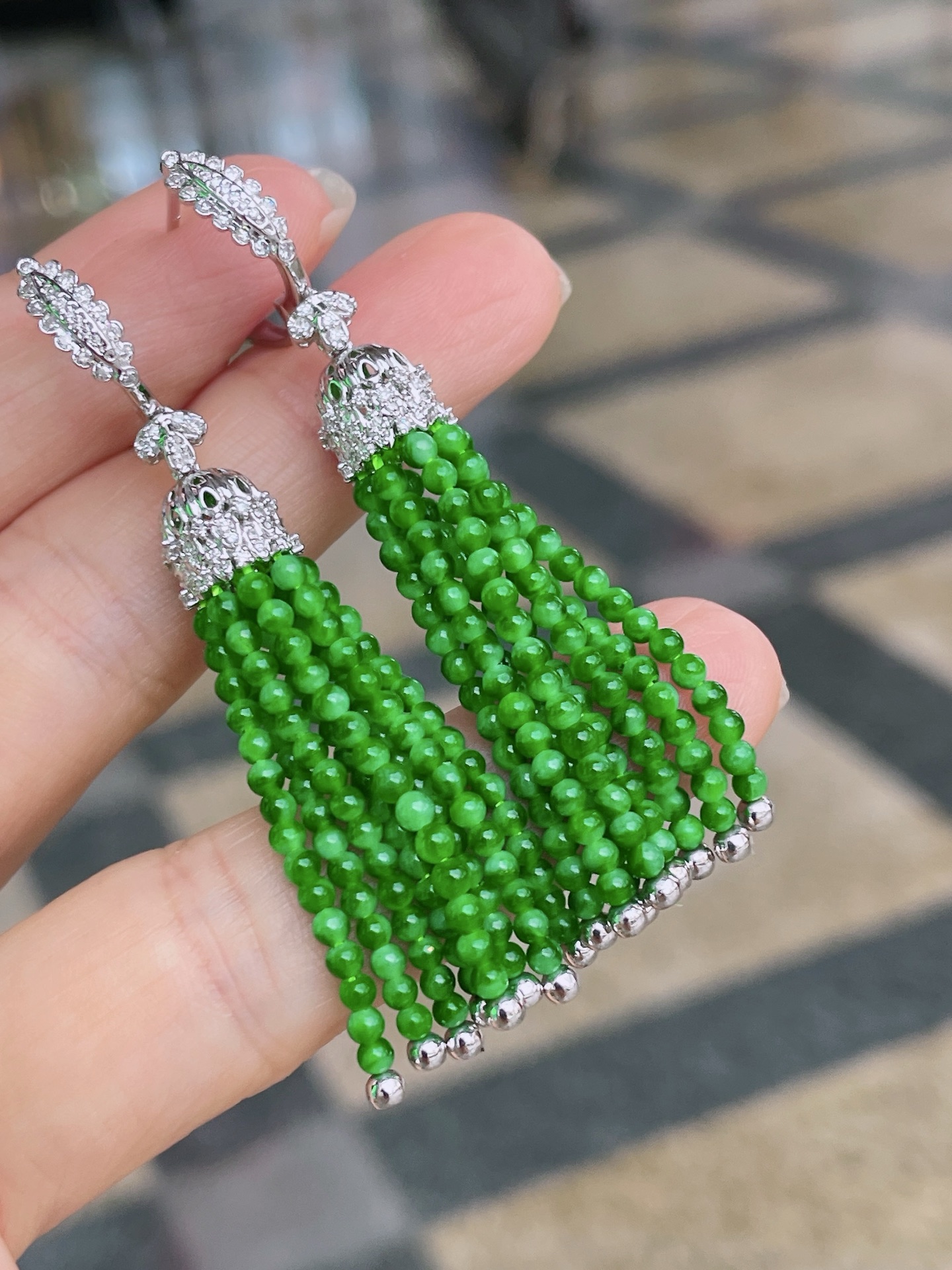 ️ 满绿珠珠流苏耳坠 耳畔风情，摇曳生姿，18k金镶嵌 整体：59.5。卡2.2