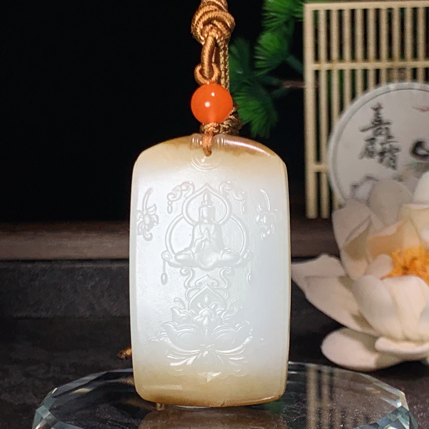 新疆和田玉且末糖座莲观音挂件 尺寸46/27/12重38克！玉质细腻油润 底色纯净 脂粉好，品质好。lt260420