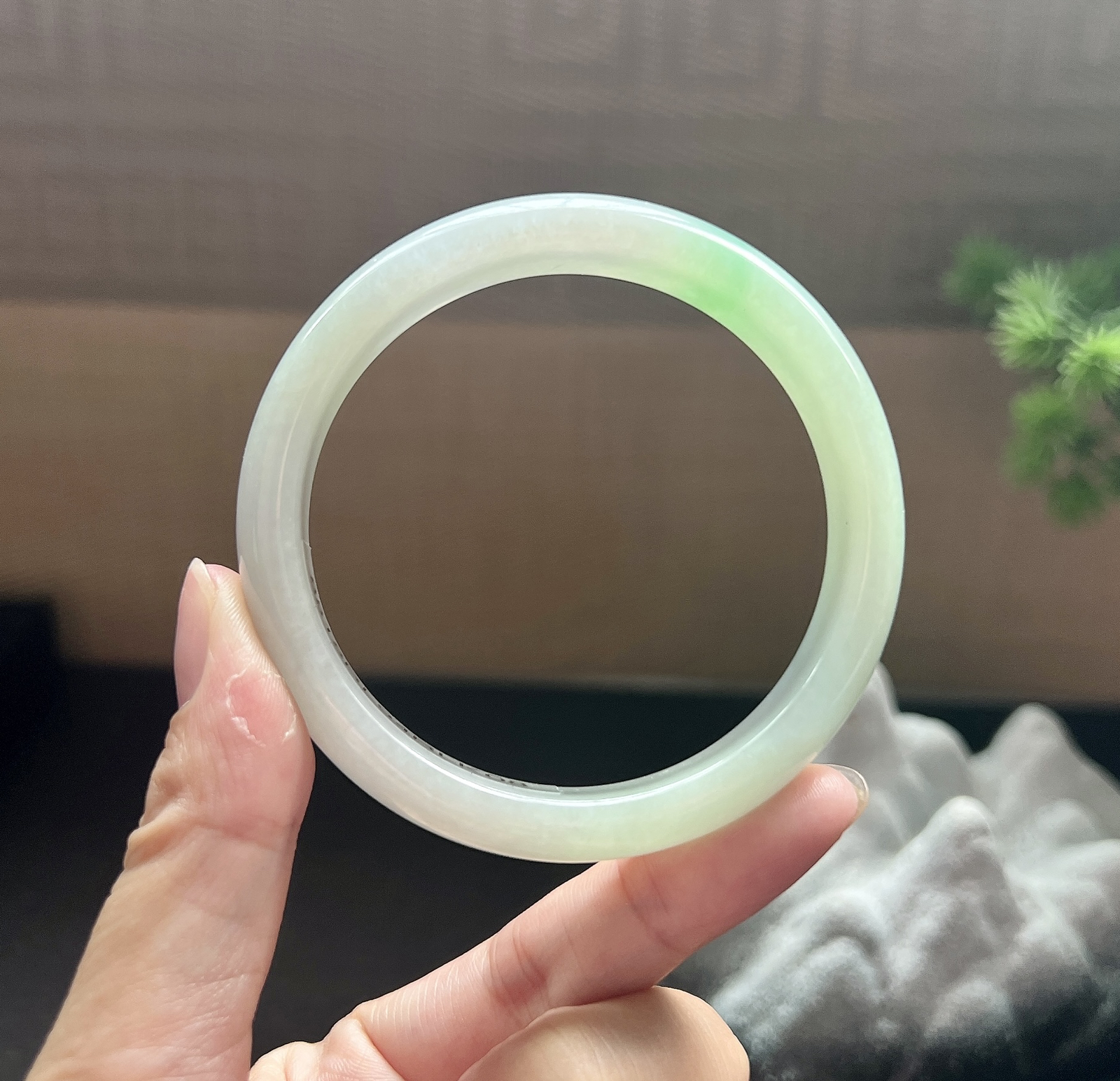 58.5圈口 正圈飘绿手镯