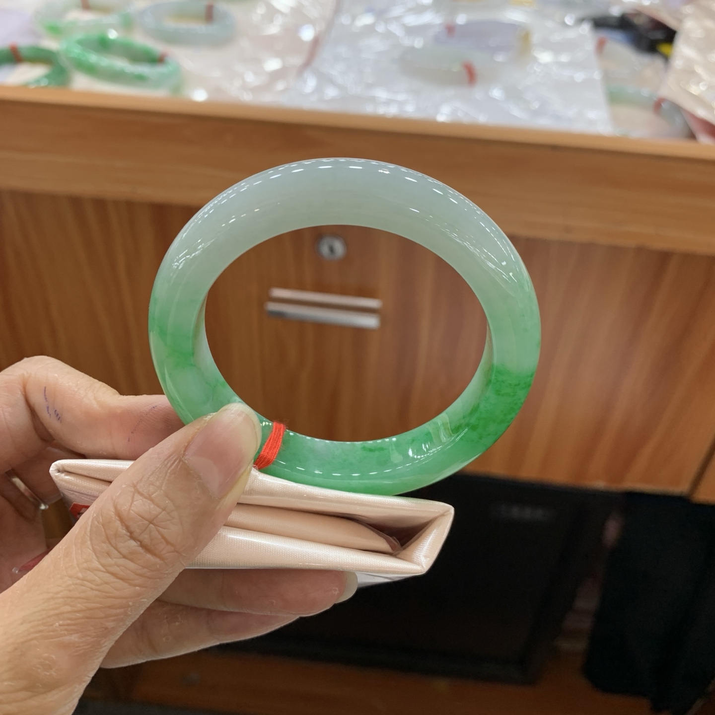 042046CK冰绿正圈翡翠手镯55.8-12.2-9.3