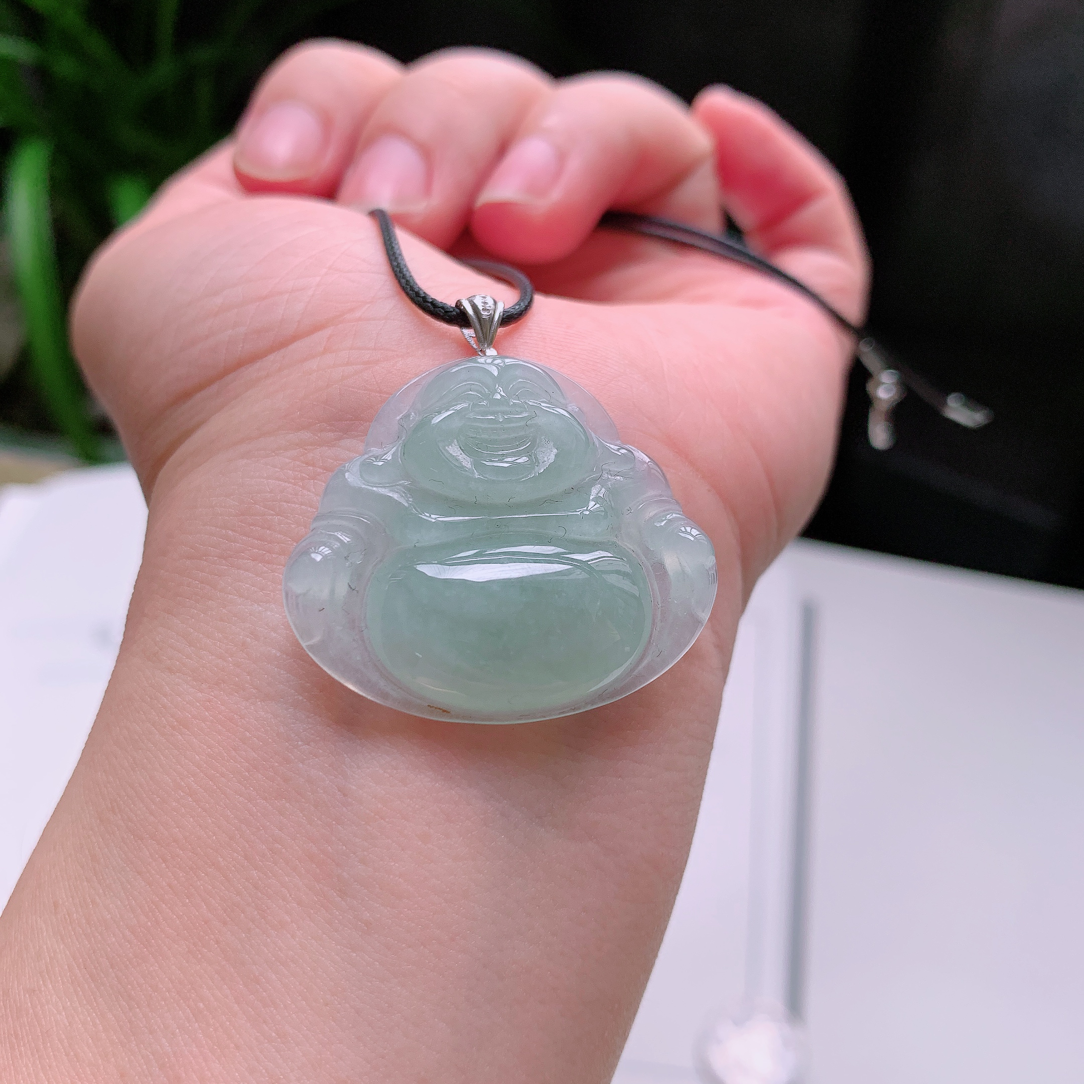 天然A货翡翠18K金镶嵌浅绿大肚佛公吊坠 
尺寸35-32-6mm 重量9.35克