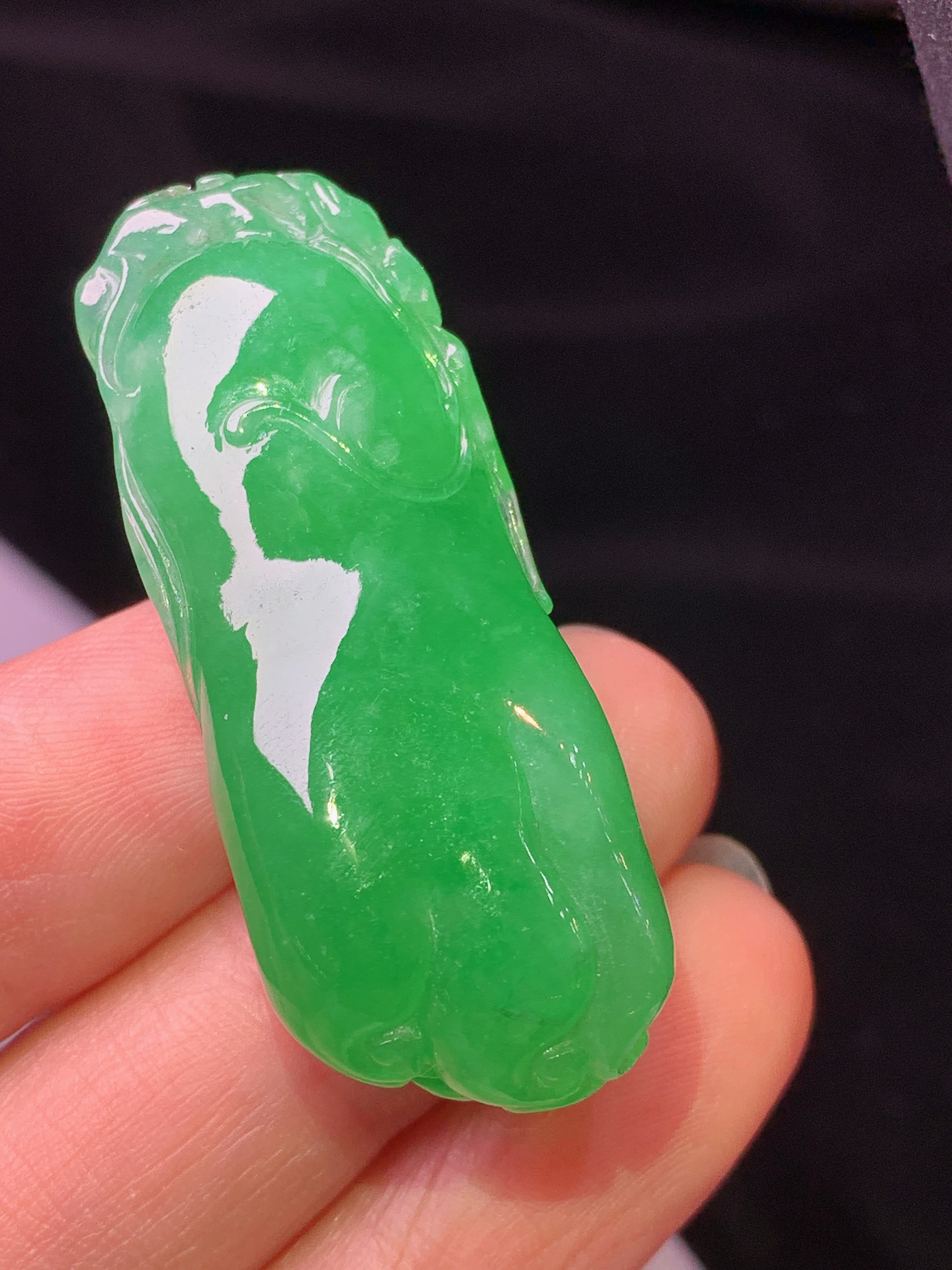 阳绿佛手瓜吊坠 玉质细腻 色泽艳丽清新 水润亮眼 整体尺寸43.6*17.2*12x9