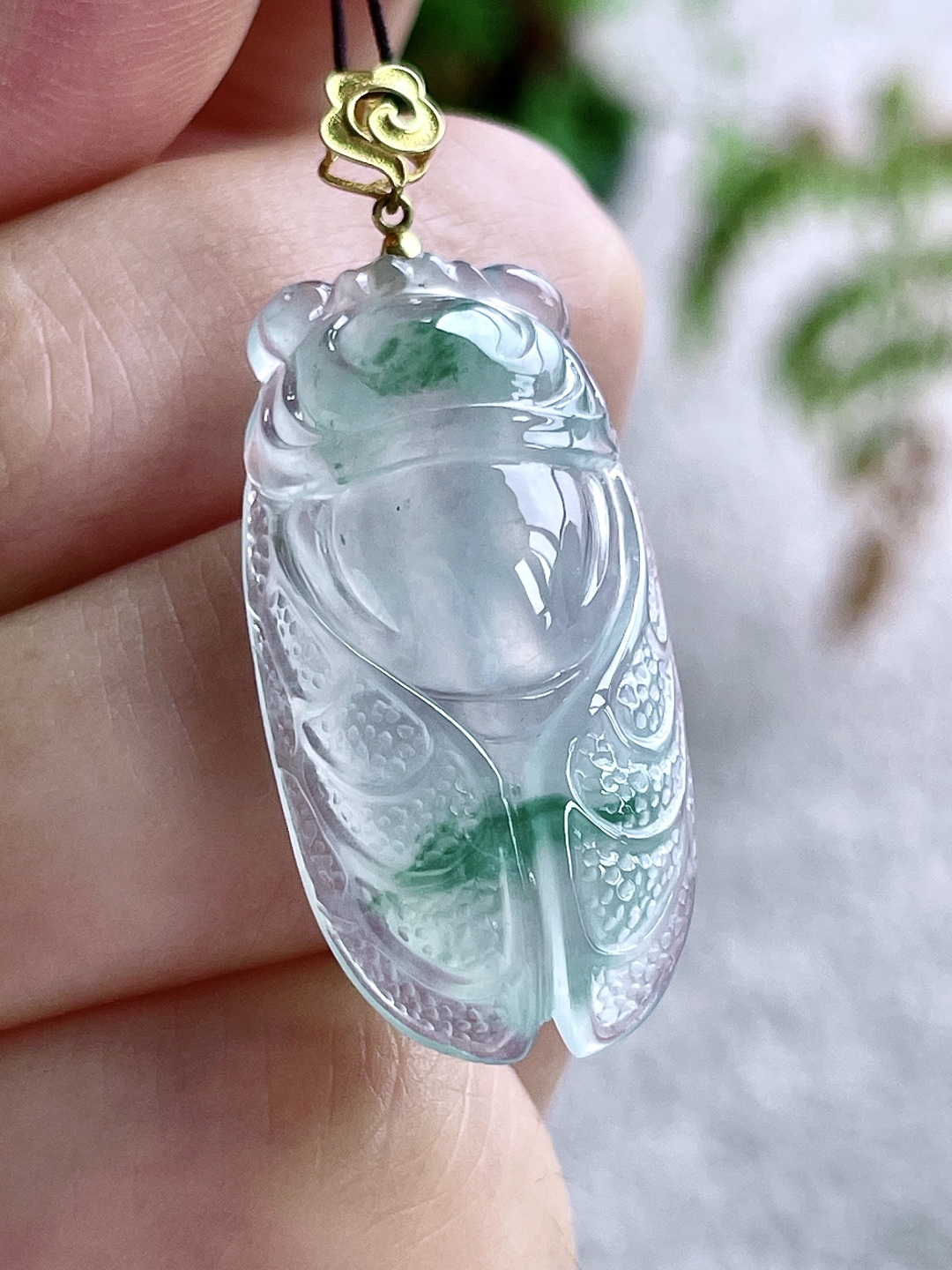 【镶嵌】高冰飘花一鸣惊人吊坠  【说明】缅甸 18k金镶嵌 无裂 性比高  【整体】40.5  【裸石】32.3-16-7  【重量】6.7克