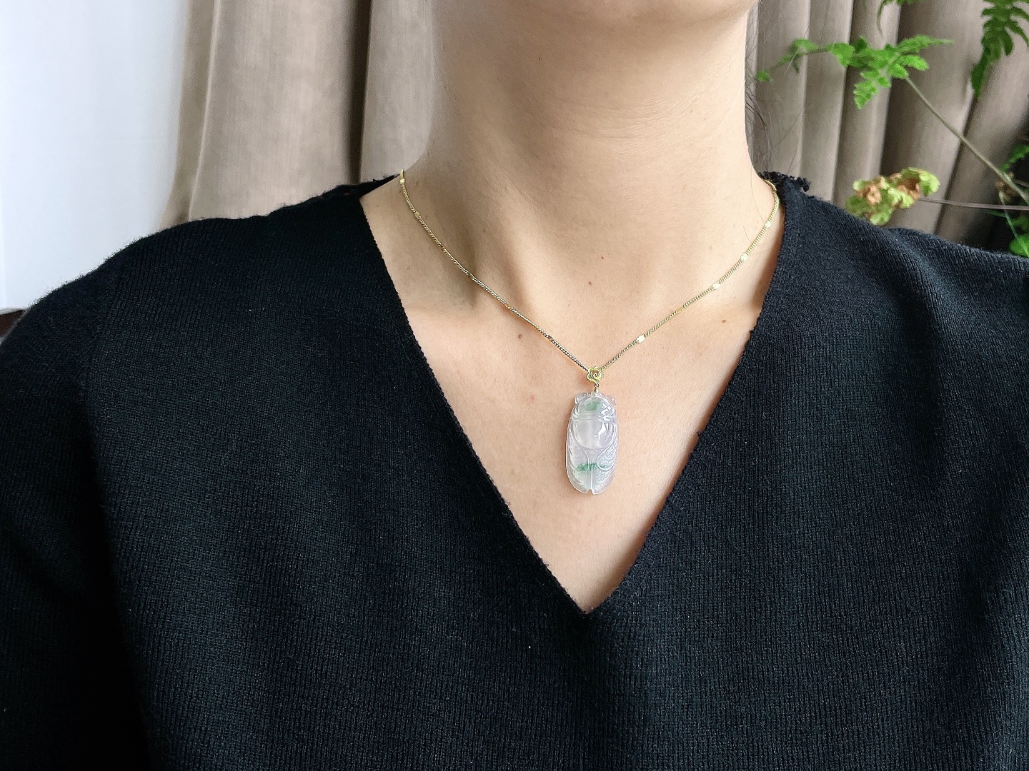 【镶嵌】高冰飘花一鸣惊人吊坠  【说明】缅甸 18k金镶嵌 无裂 性比高  【整体】40.5  【裸石】32.3-16-7  【重量】6.7克