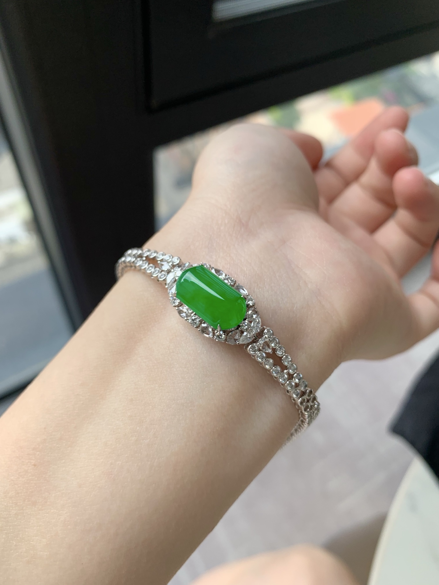 ️【18k金镶嵌马鞍手链】种老细腻，色阳浓郁起胶，尺寸：长度：17.5，成品：21.1*12.1*8.2，裸石：14.8*8,b17419